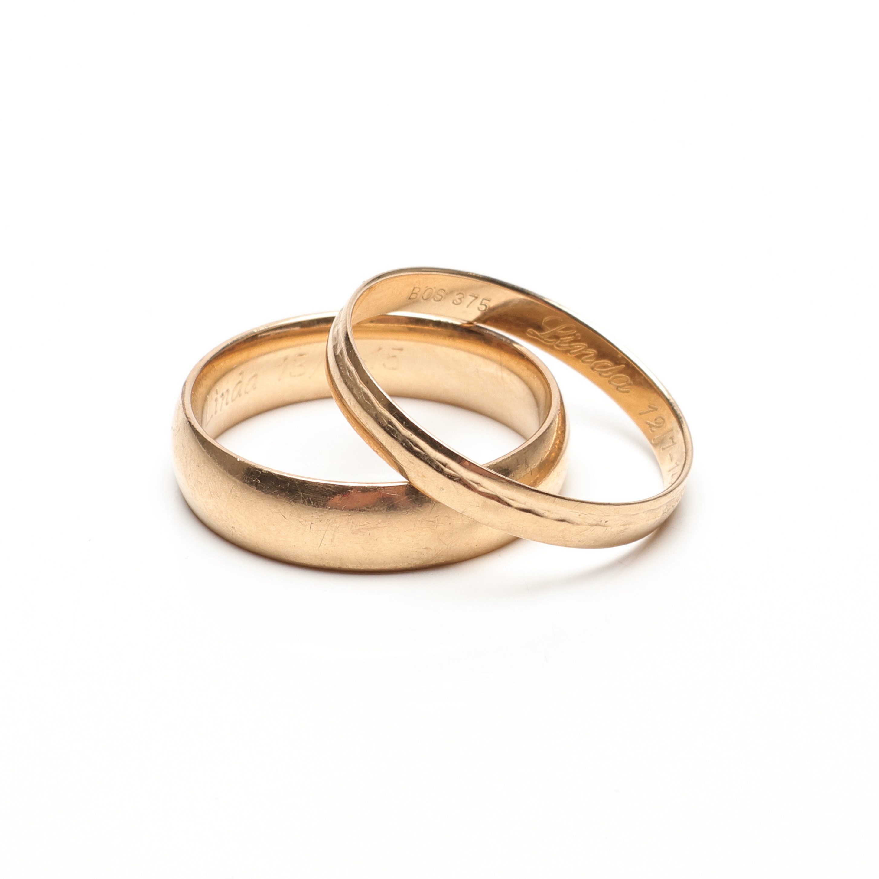 RINGAR, två stycken, guld, 9k, vikt ca 8,3 gram.