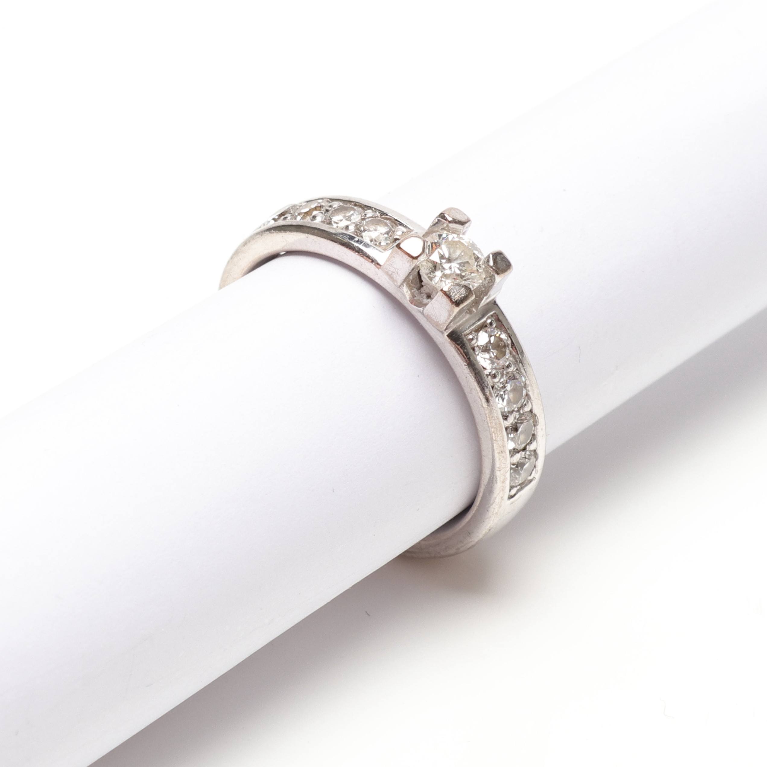 DIAMANTRING, vitguld, 18k, 0,52ct, vikt ca 5,9 gram.