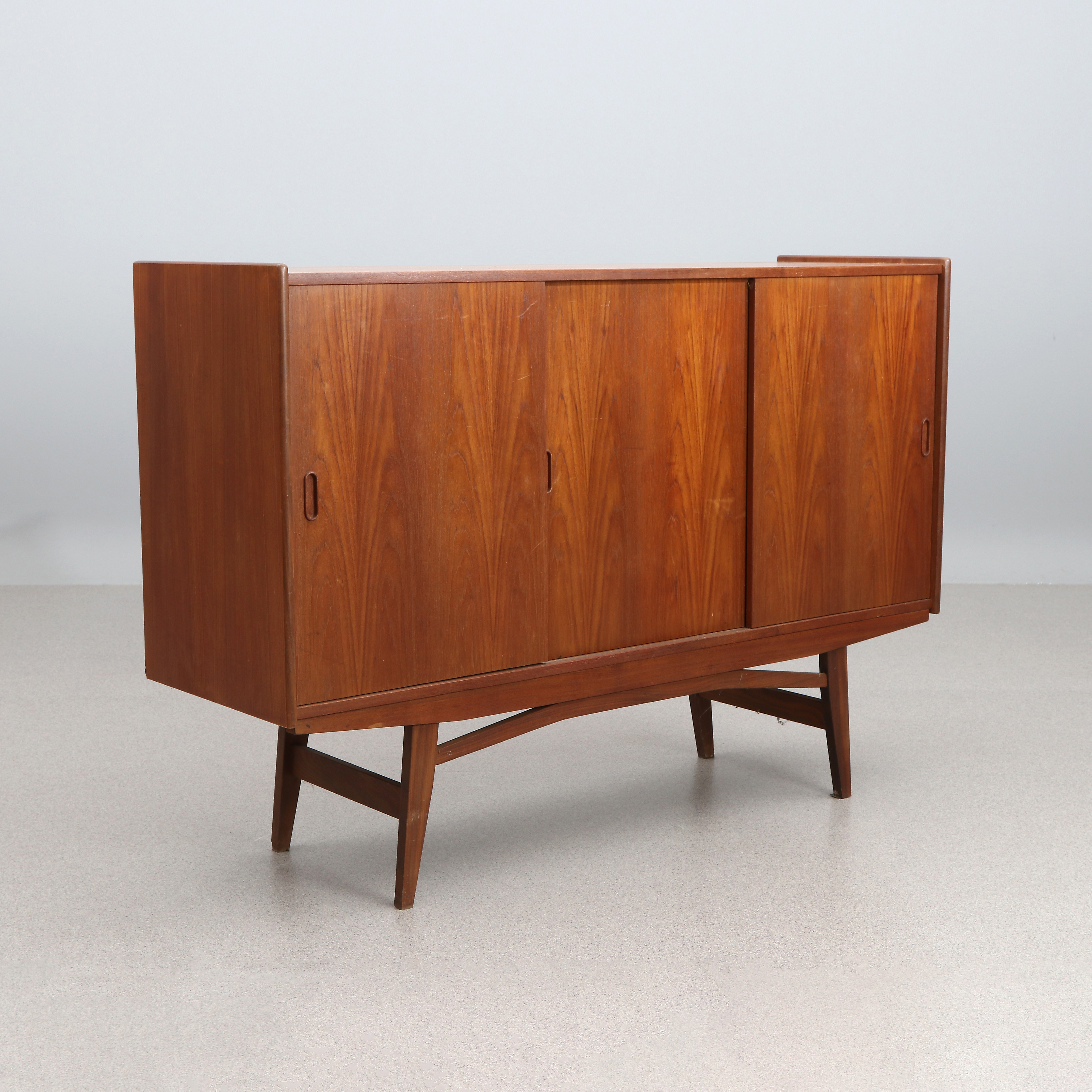 SIDEBOARD MED BARINREDNING. Teak. 1960-tal. Omärkt.