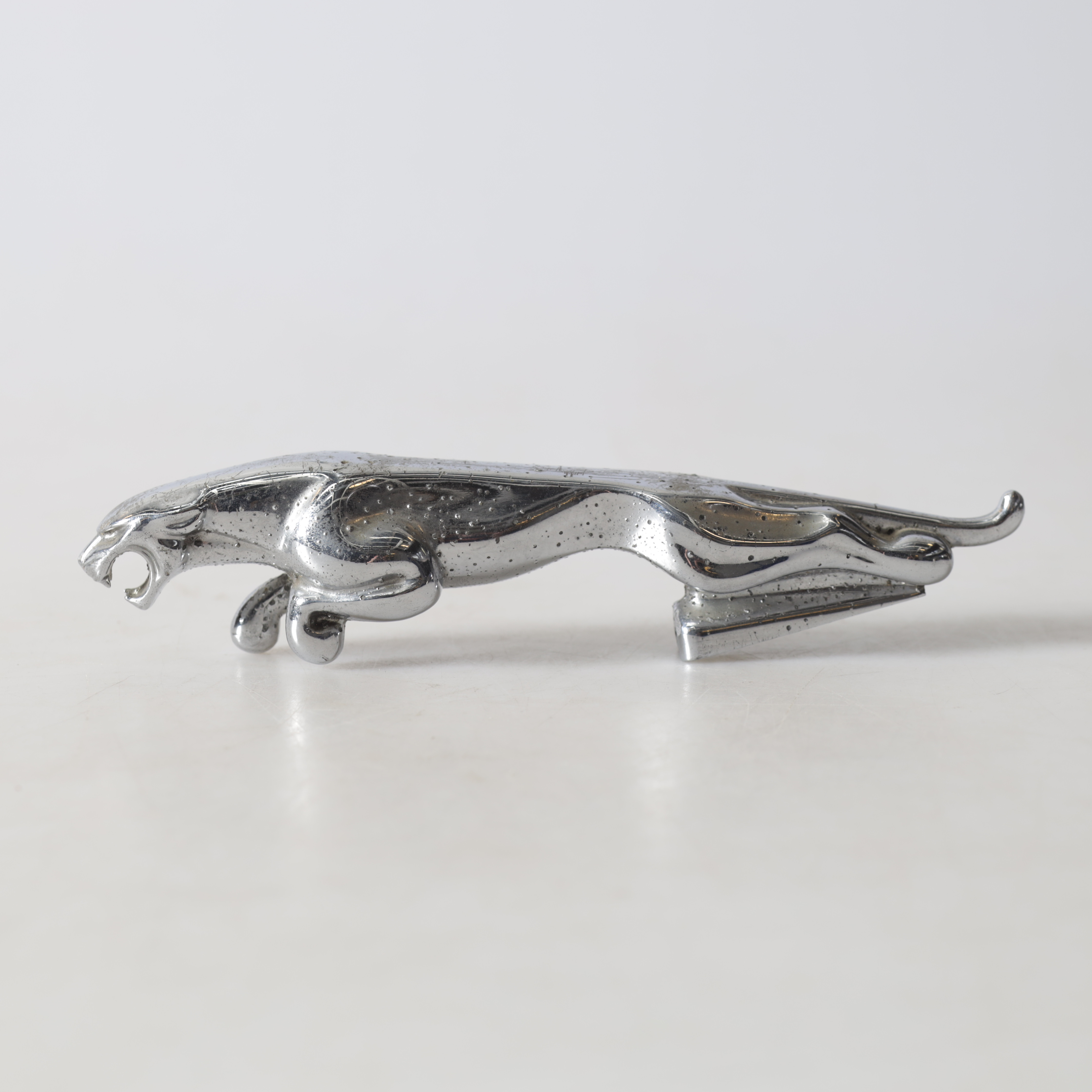 KYLARPRYDNAD, förkromad metall, Jaguar, England, 1900-tal.