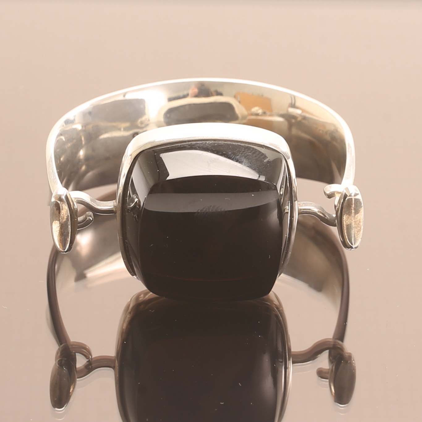 VIVIANNA TORUN BÜLOW-HÜBE. Armring, sterlingsilver, för Georg Jensen, Danmark.