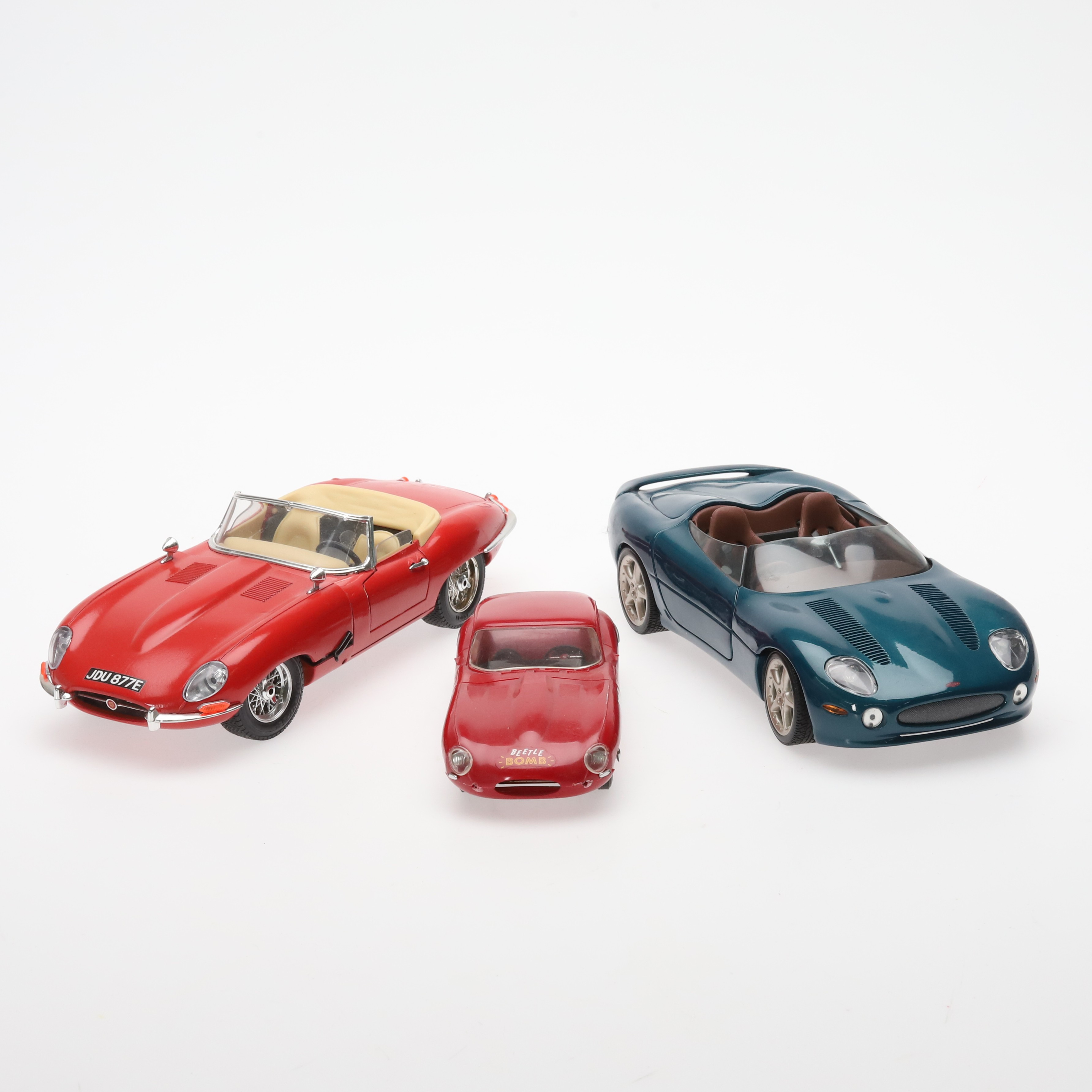 MODELLBILAR, 3 st, metall/resin, plast,1:18 & 1:32.