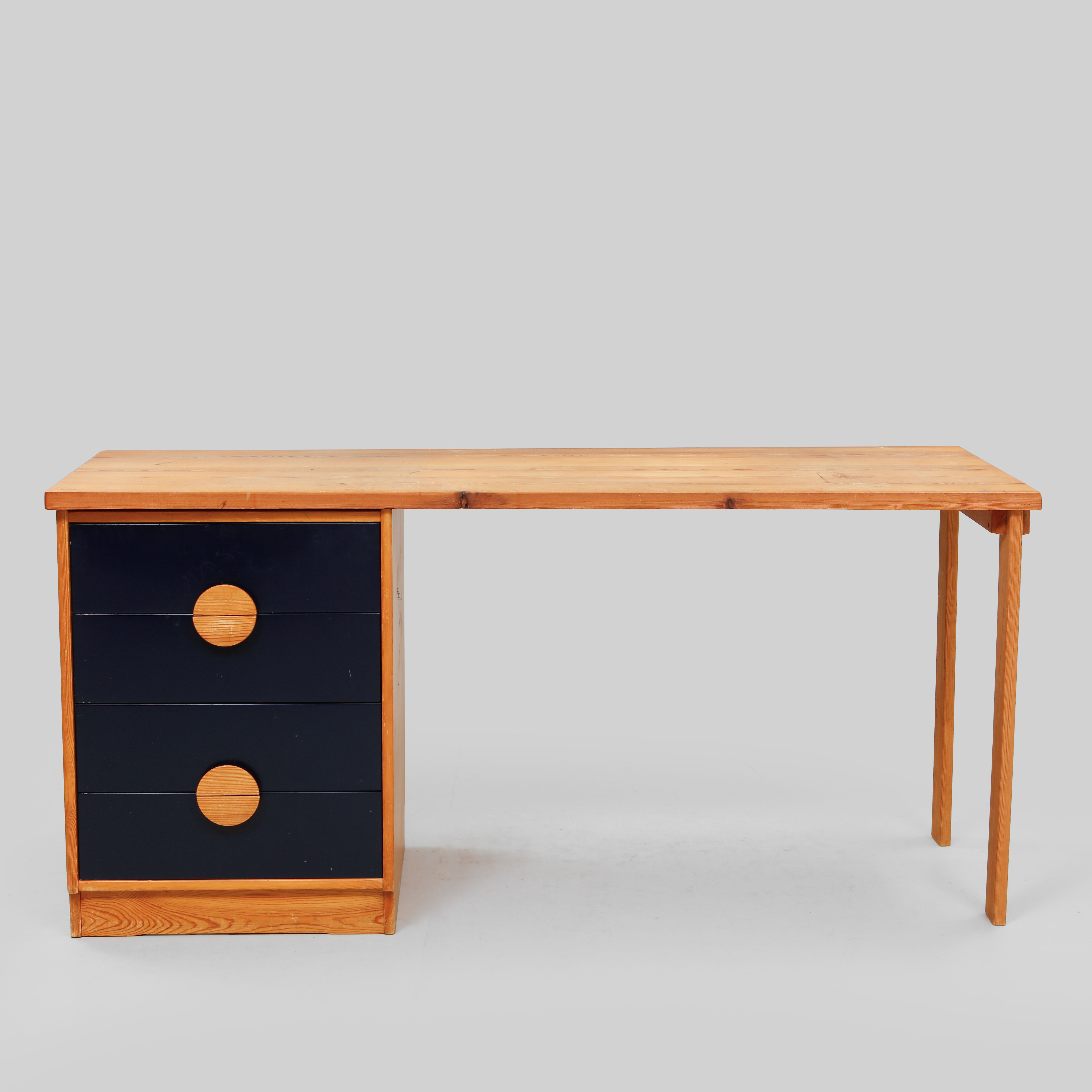 TOMAS JELINEK. Skrivbord, "Flen", IKEA.