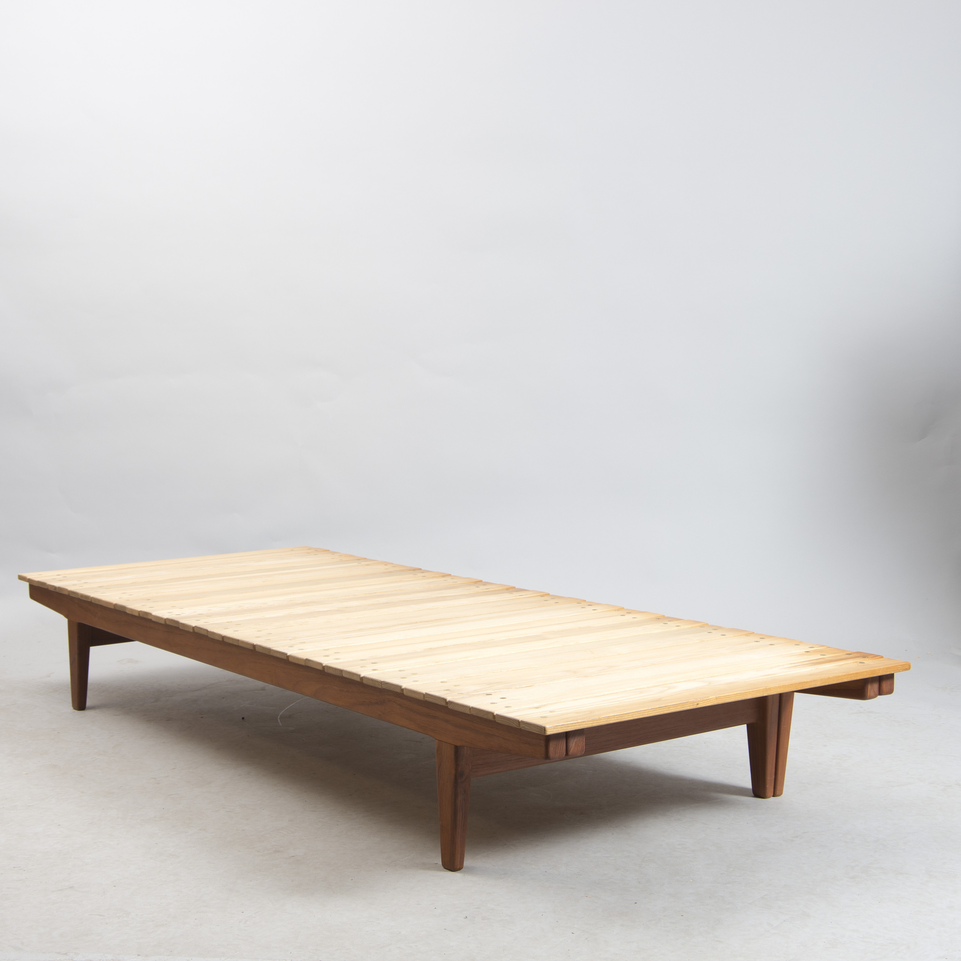 Bilder för 513610 SäNG DAGBäDD, teak, 1900 talets mitt Auctionet Bilder för 513610 SäNG DAGBäDD, teak, 1900 talets mitt Auctionet