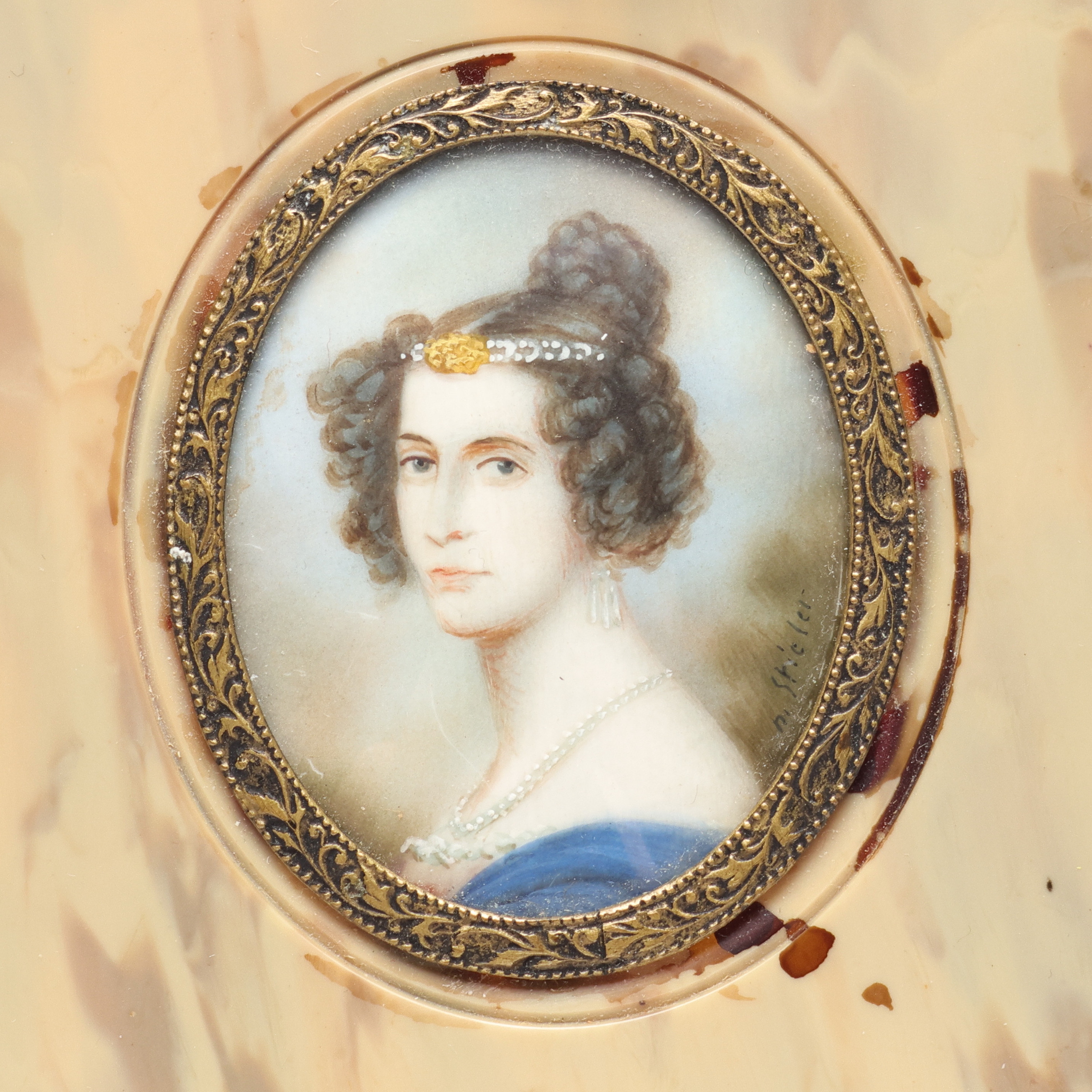 OIDENTIFIERAD KONSTNÄR. porträtt av Amalia von Schintling, otydligt signerad.