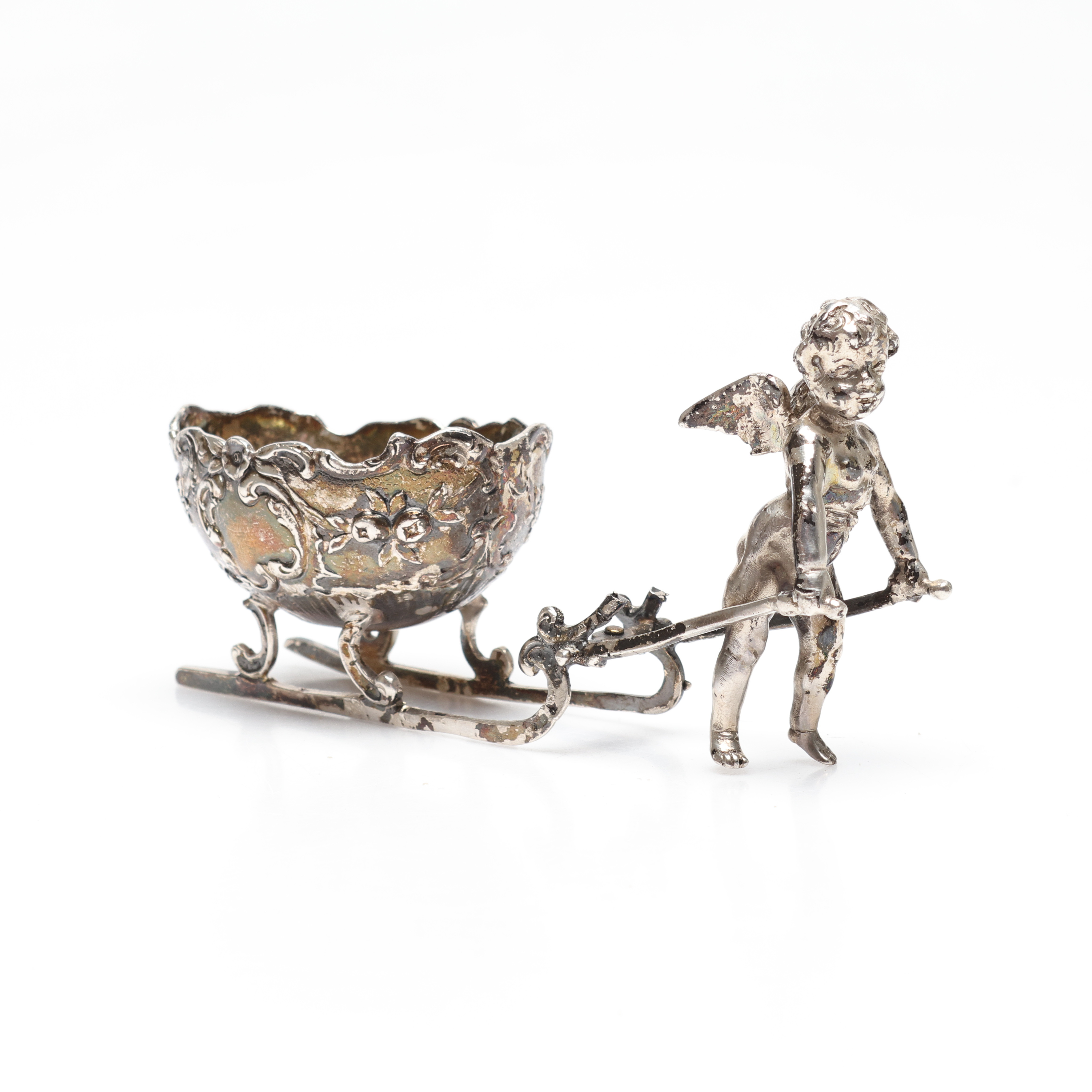 SALTKAR/FIGUR, silver, amorin dragandes på släde, troligen Tyskland.