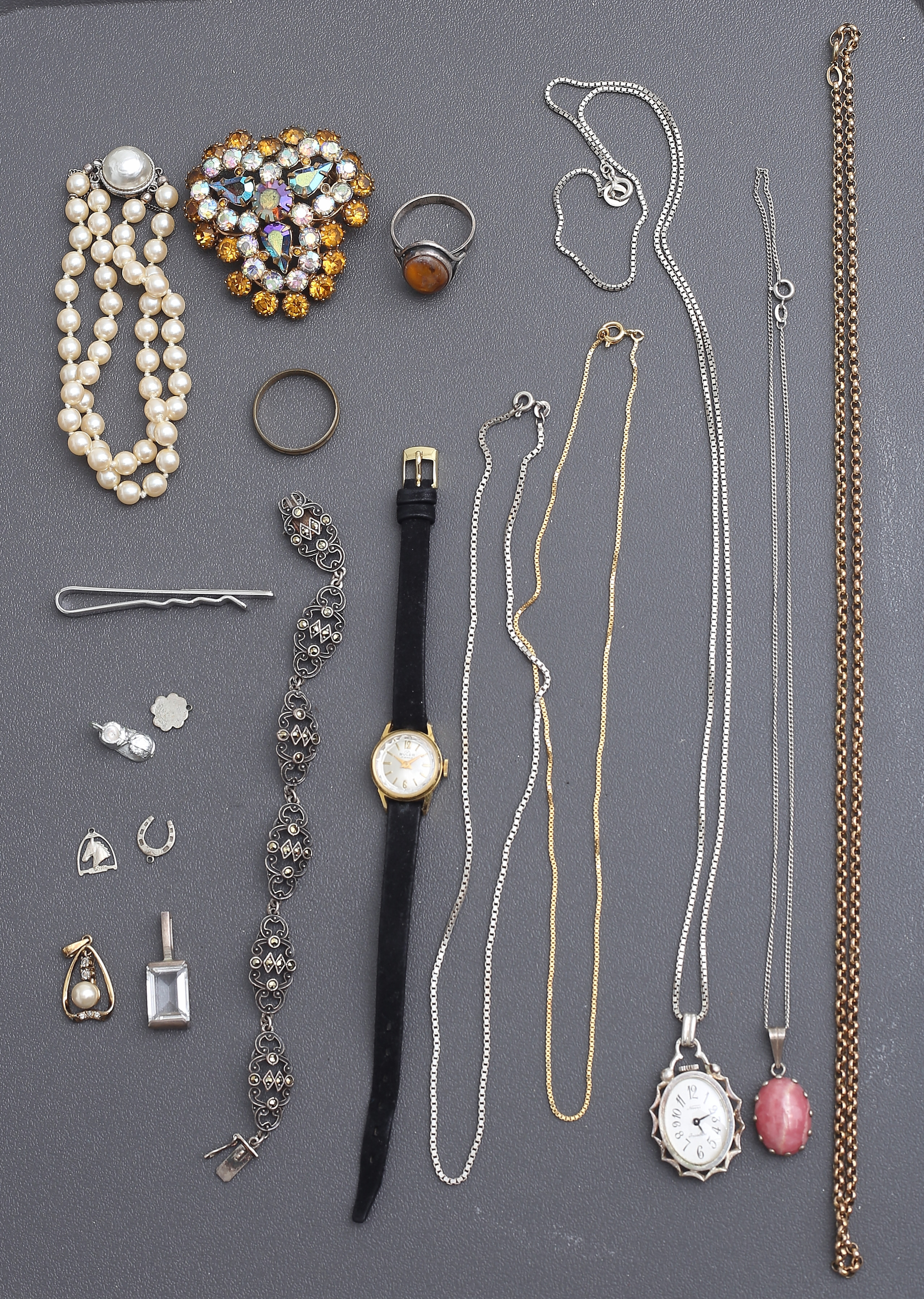 SMYCKEN, m.m. mestadels SILVER, bl.a MORMORSUR.
