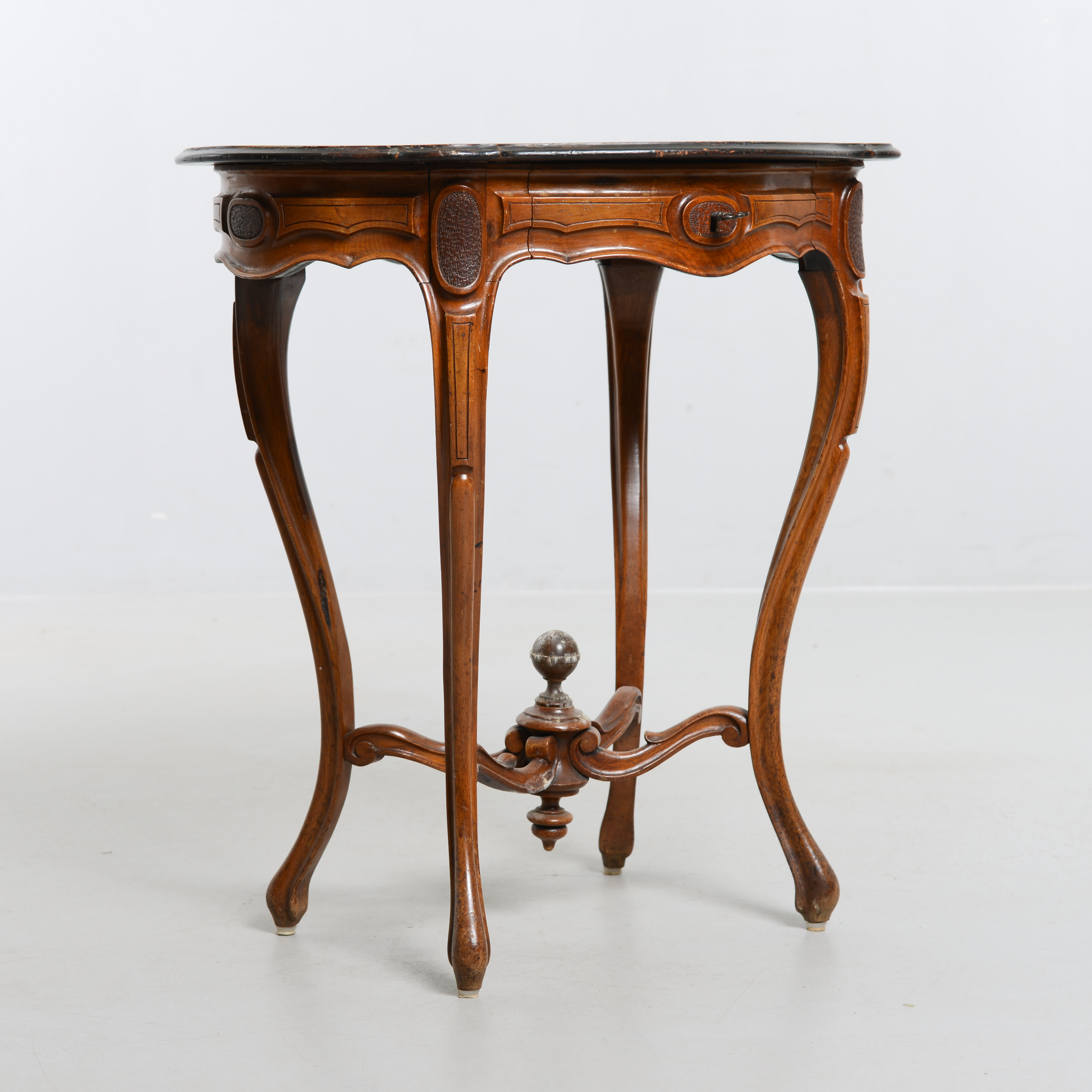 DAMARBETSBORD, rokokostil, 1900-talets första del.