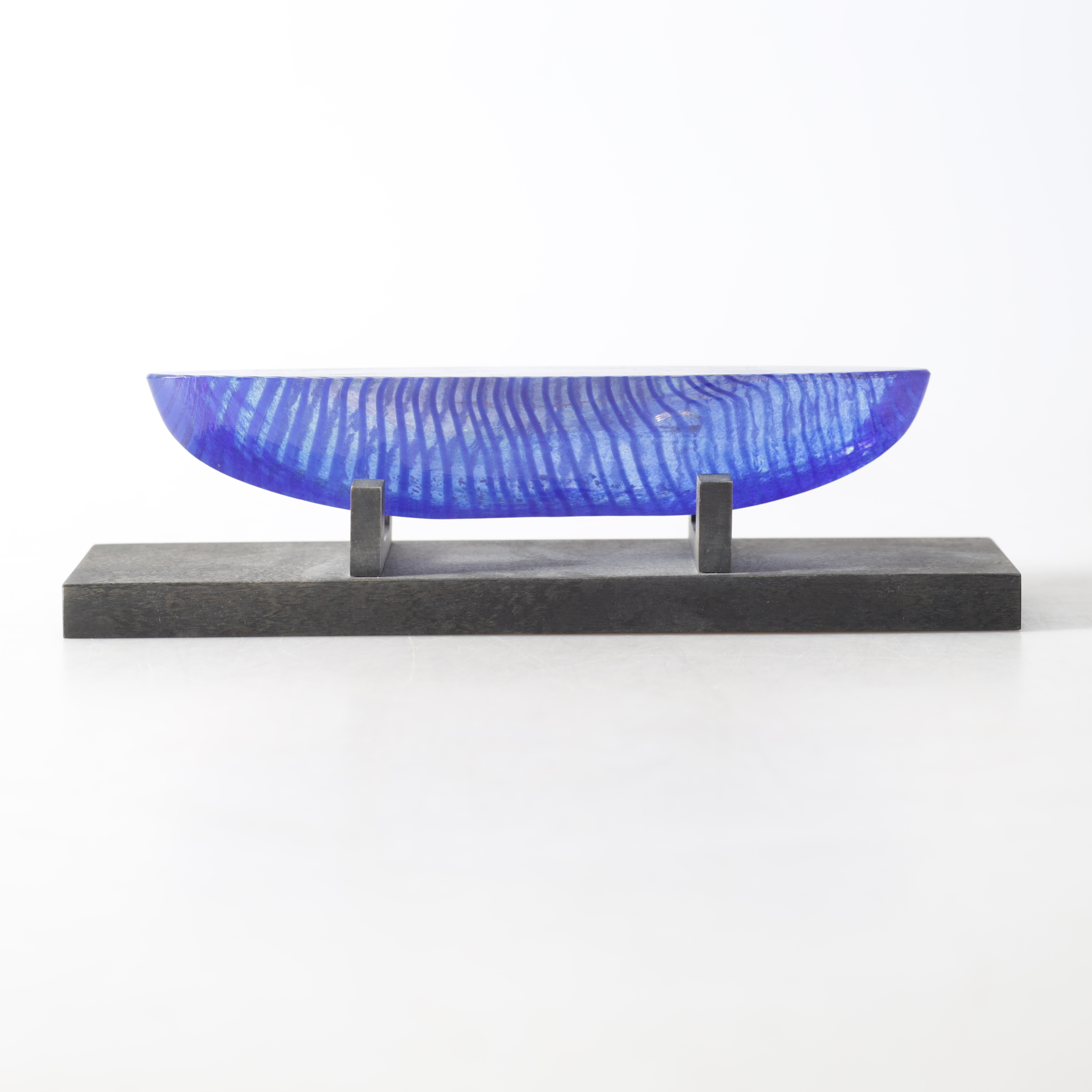BERTIL VALLIEN. skulptur, glas, Kosta Boda, signerad.