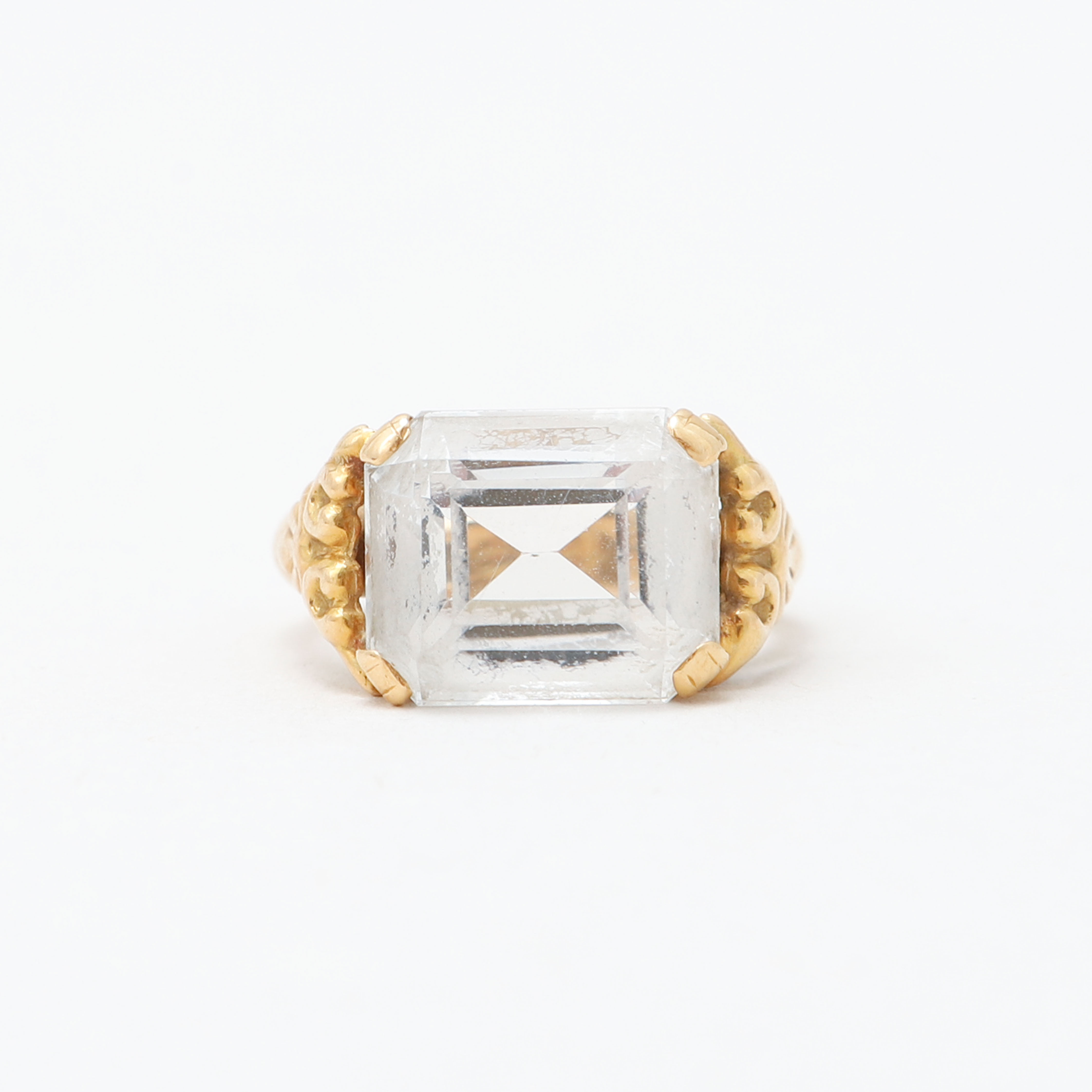 RING, 18k guld med bergskristall, vikt ca 5,1 gram.