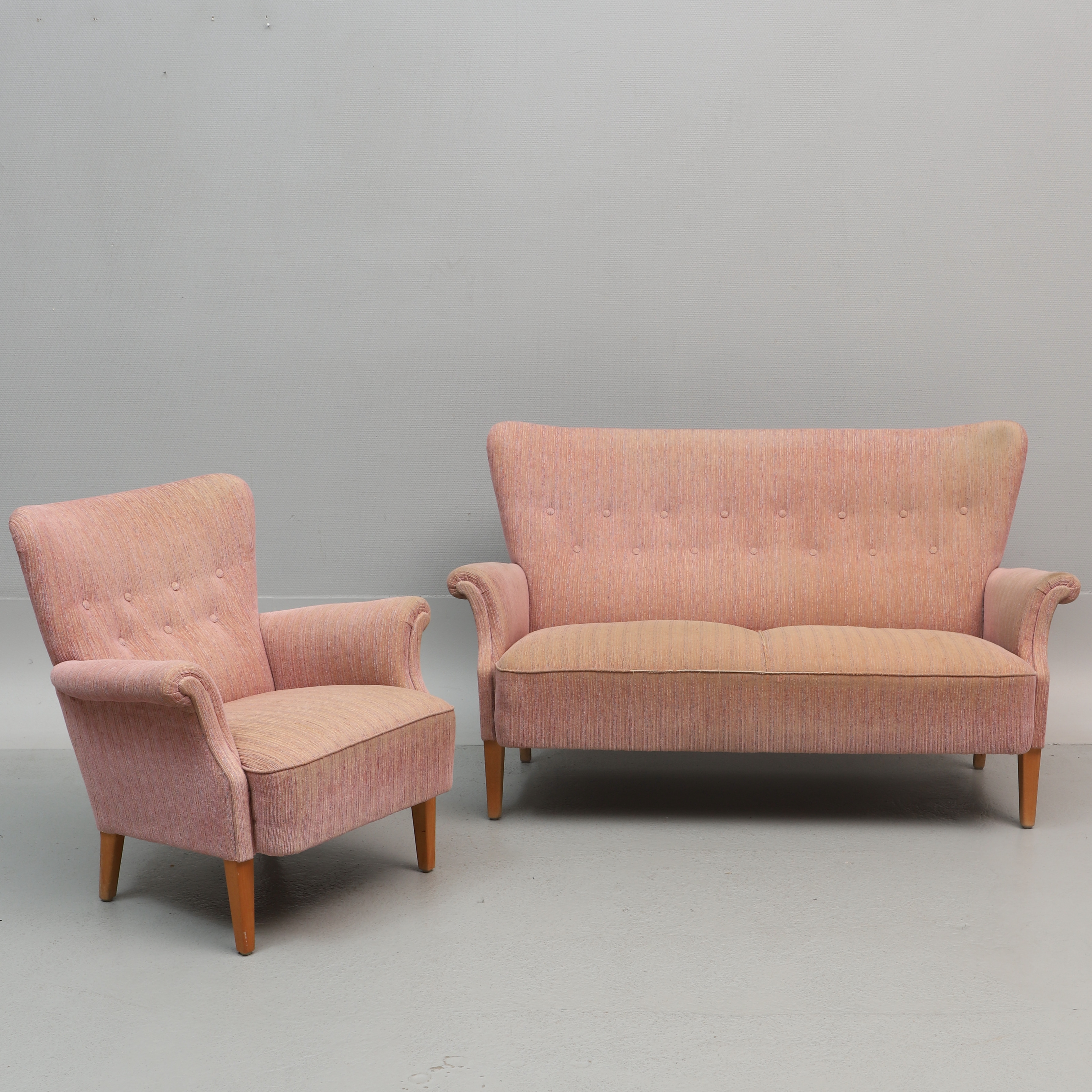 SOFFA & FÅTÖLJ, textil & träben, Dux, 1900-talets mitt.