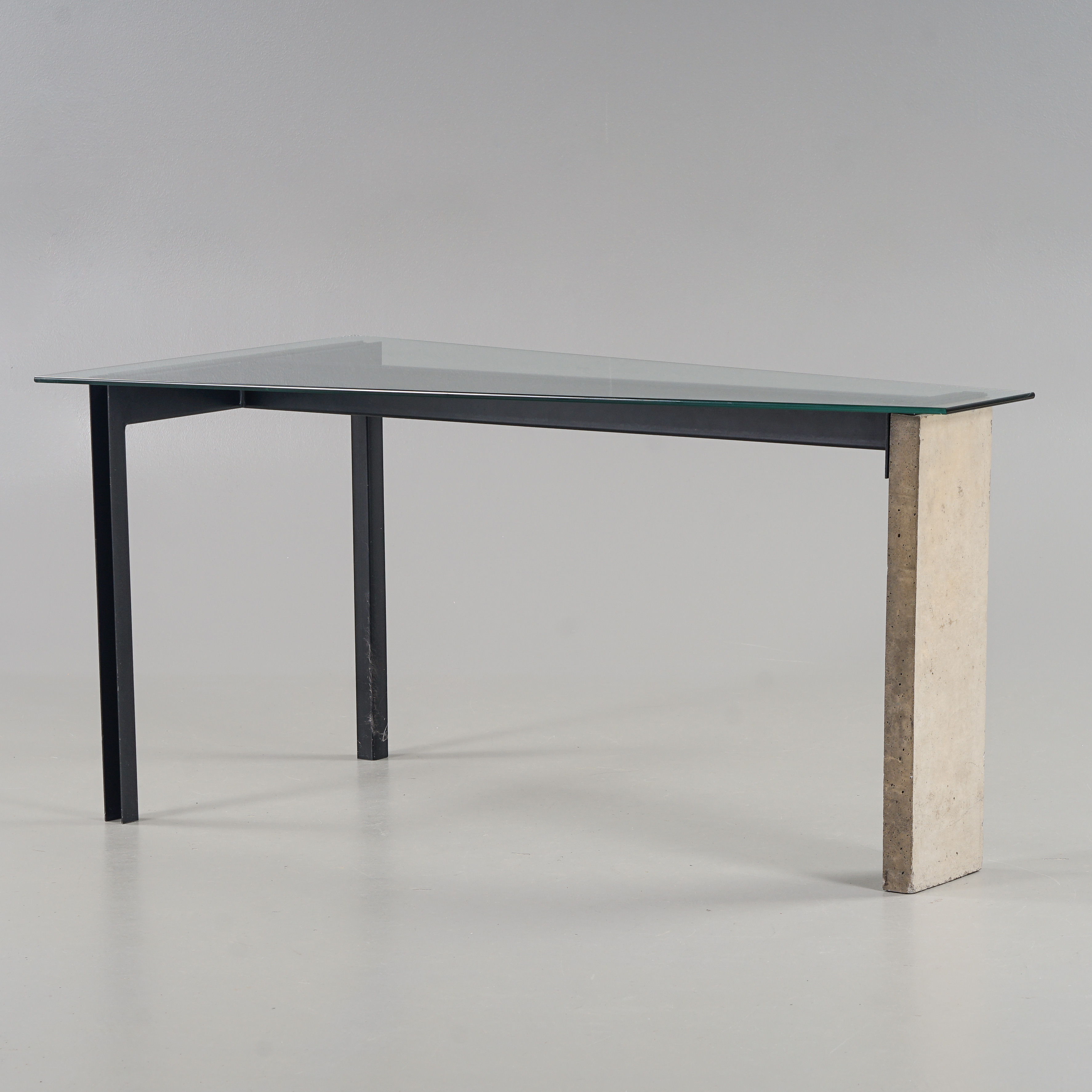 JONAS BOHLIN. "Concrete", bord, Källemo.