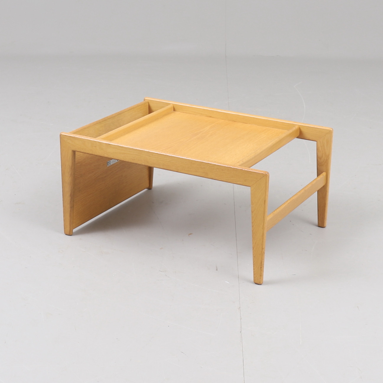 YNGVAR SANDSTRÖM. SÄNGBRICKA/BORD, ek, ur Triva serie, Nordiska Kompaniet.