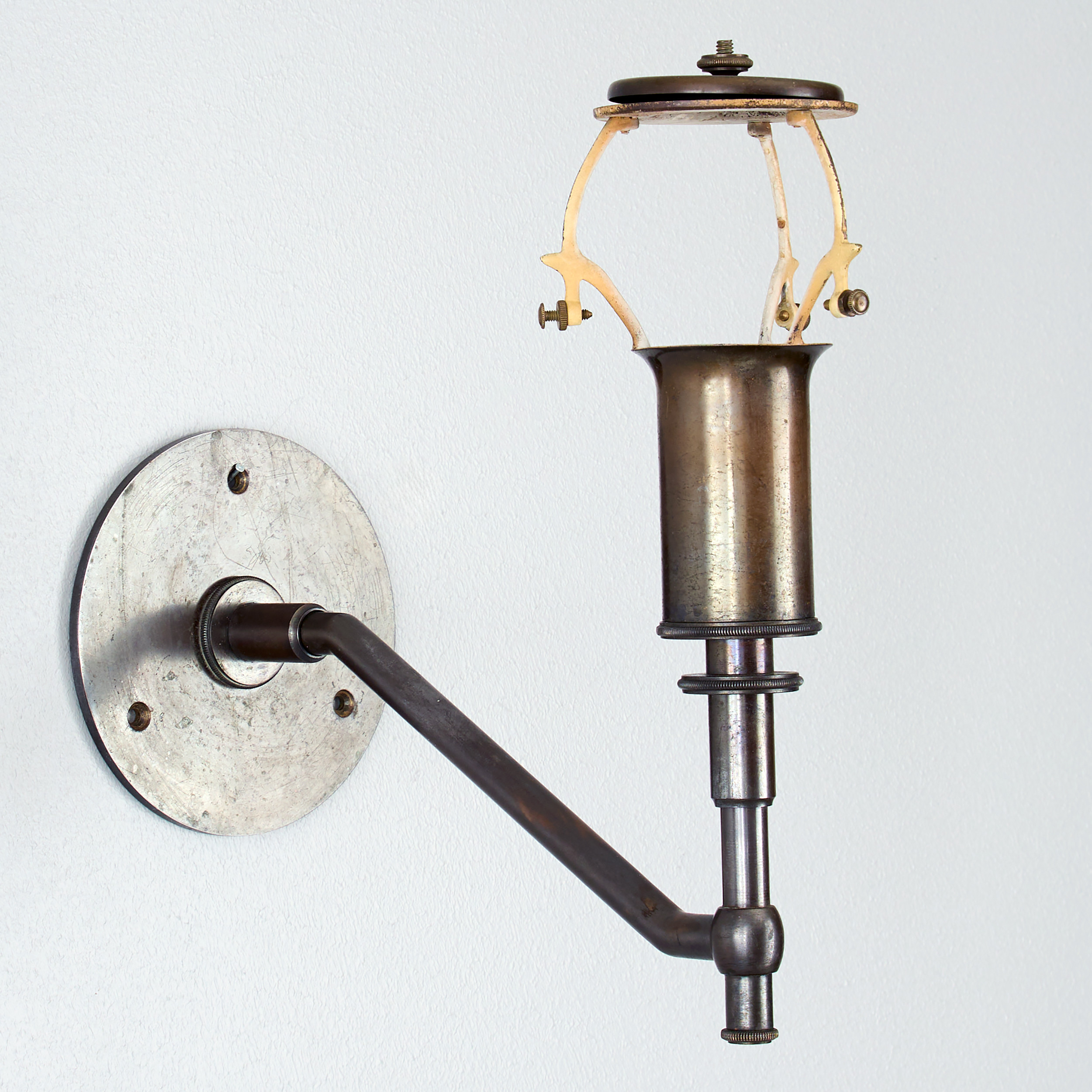 POUL HENNINGSEN. Vägglampa, Louis Poulsen, ca 1928, "3/2 akademi", Danmark.