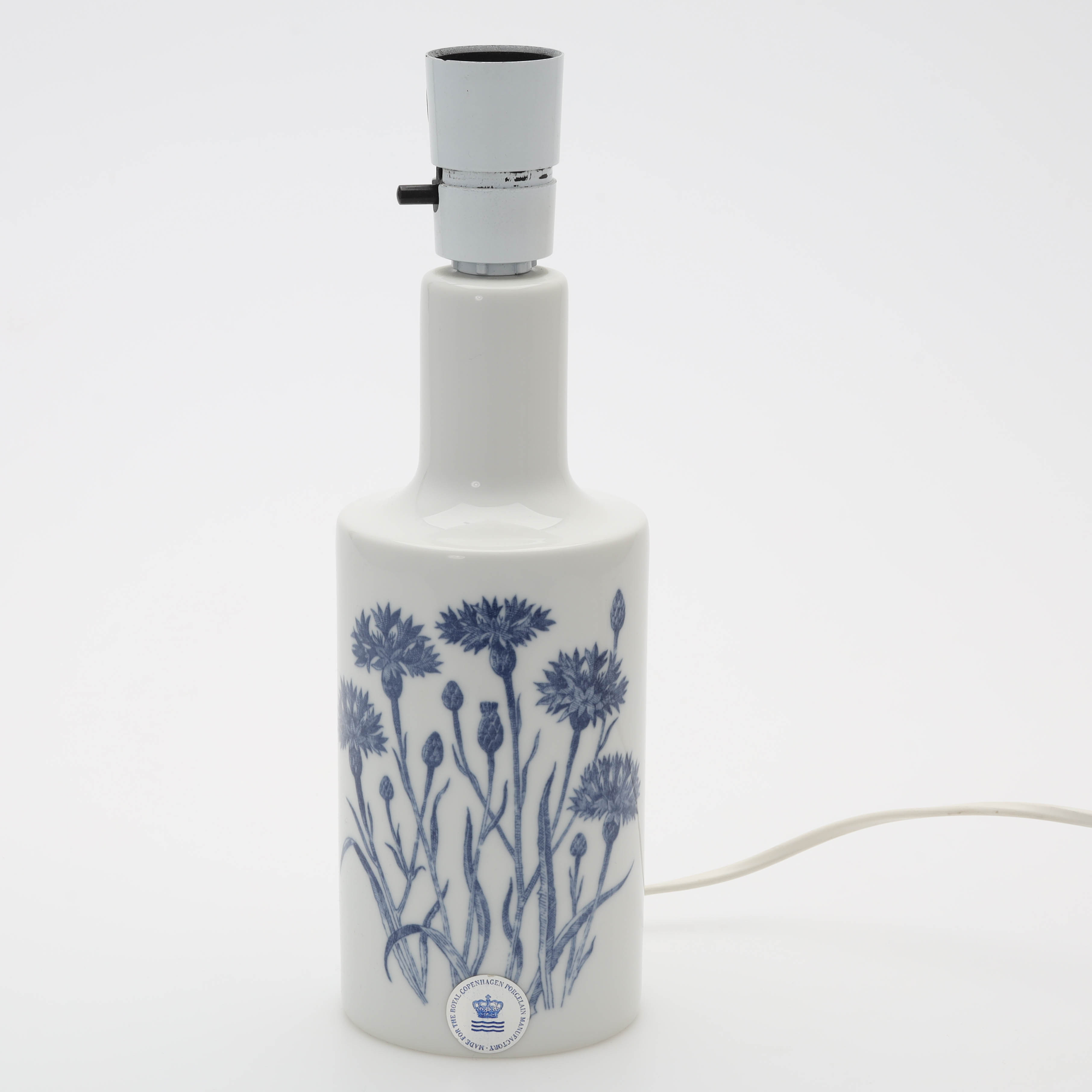 KAI LANGE. Bordslampa, porslin, "Kornblomst", Royal Copenhagen, Danmark.