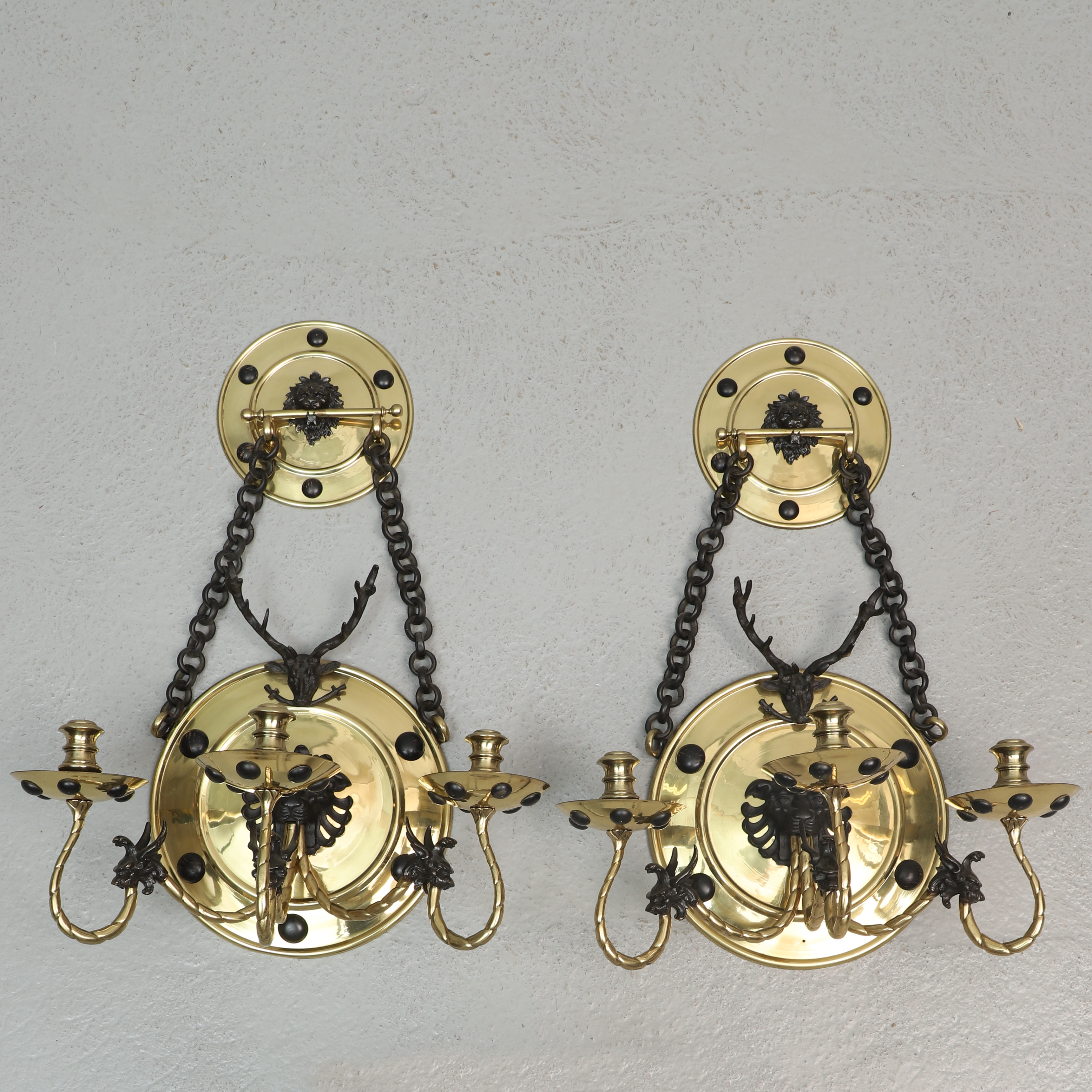 VÄGGAPPLIQUER, ett par, mässing & svärtad metall, empirestil, 1900-talets första hälft.