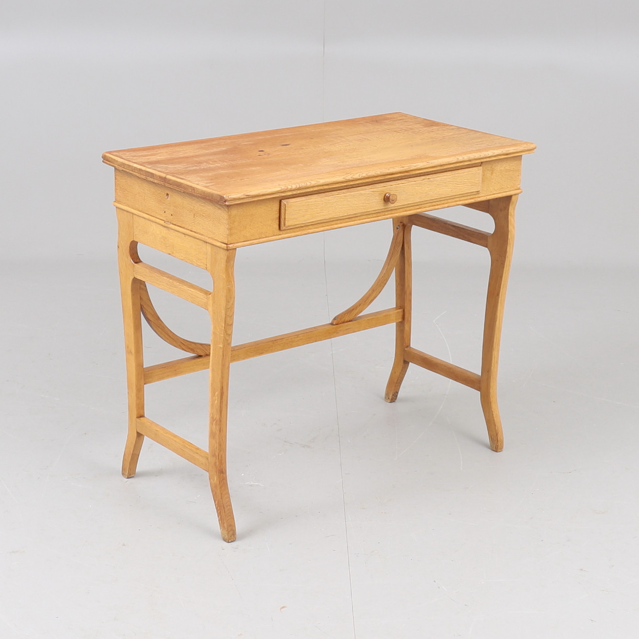 DAMSKRIVBORD, trä, Jugend, 1900-talets första del.