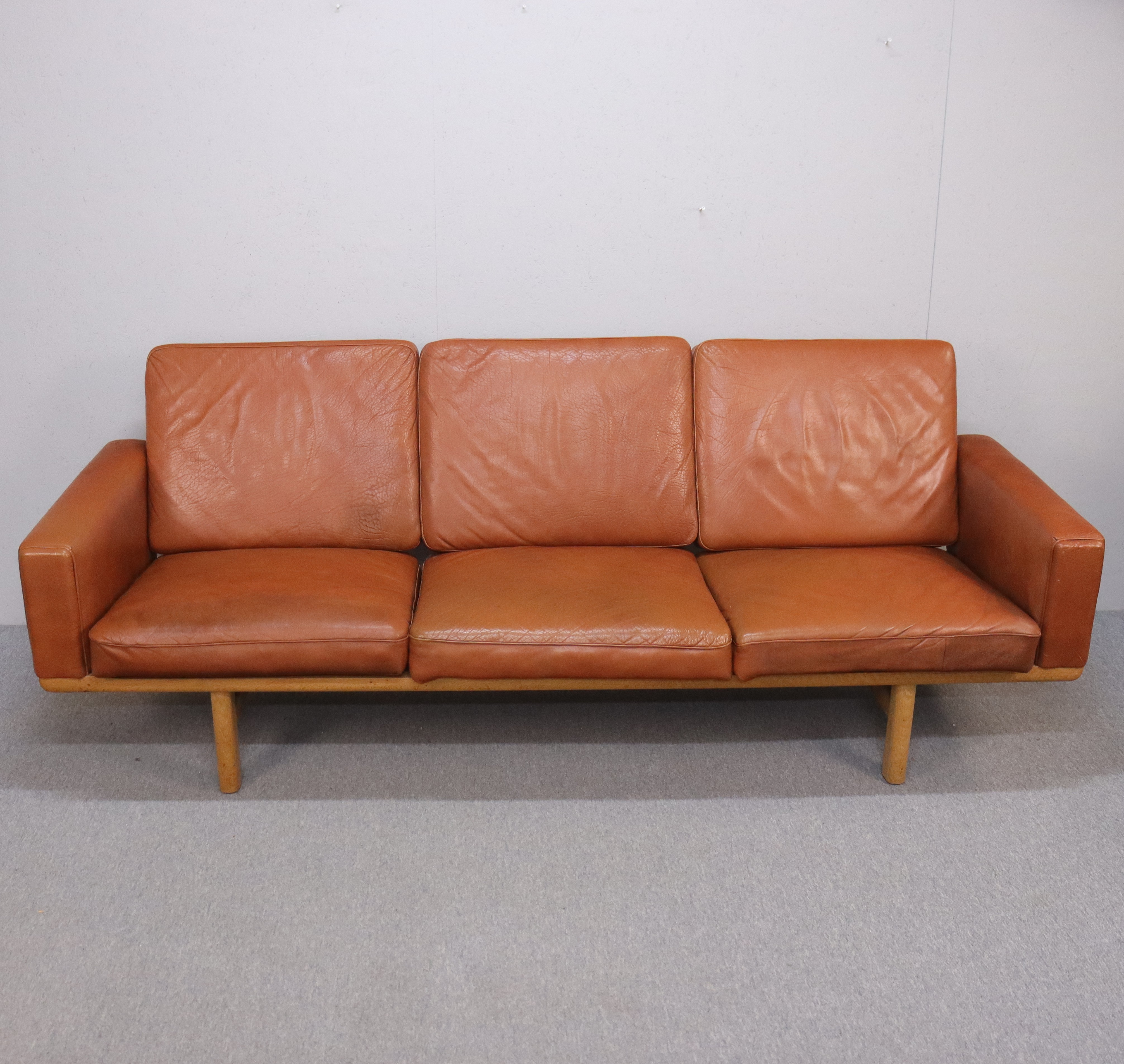 HANS J WEGNER. soffa, "GE236" för Getama, Gedsted, Danmark 1900-talets senare del.
