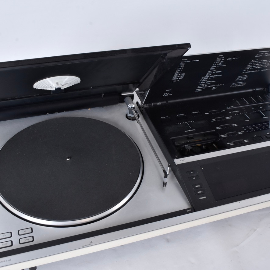 STEREO, Bang & Olufsen Modell Beocenter 7700. Fjärrkontroll medföljer.