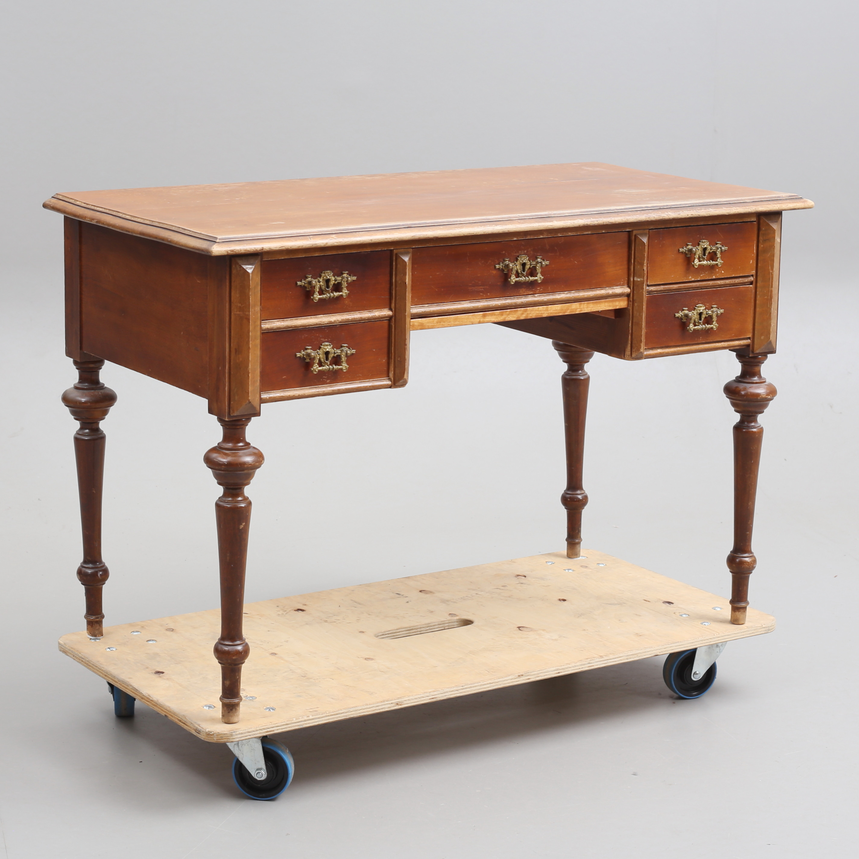 SKRIVBORD, nyrennäsans, 1900-tal.