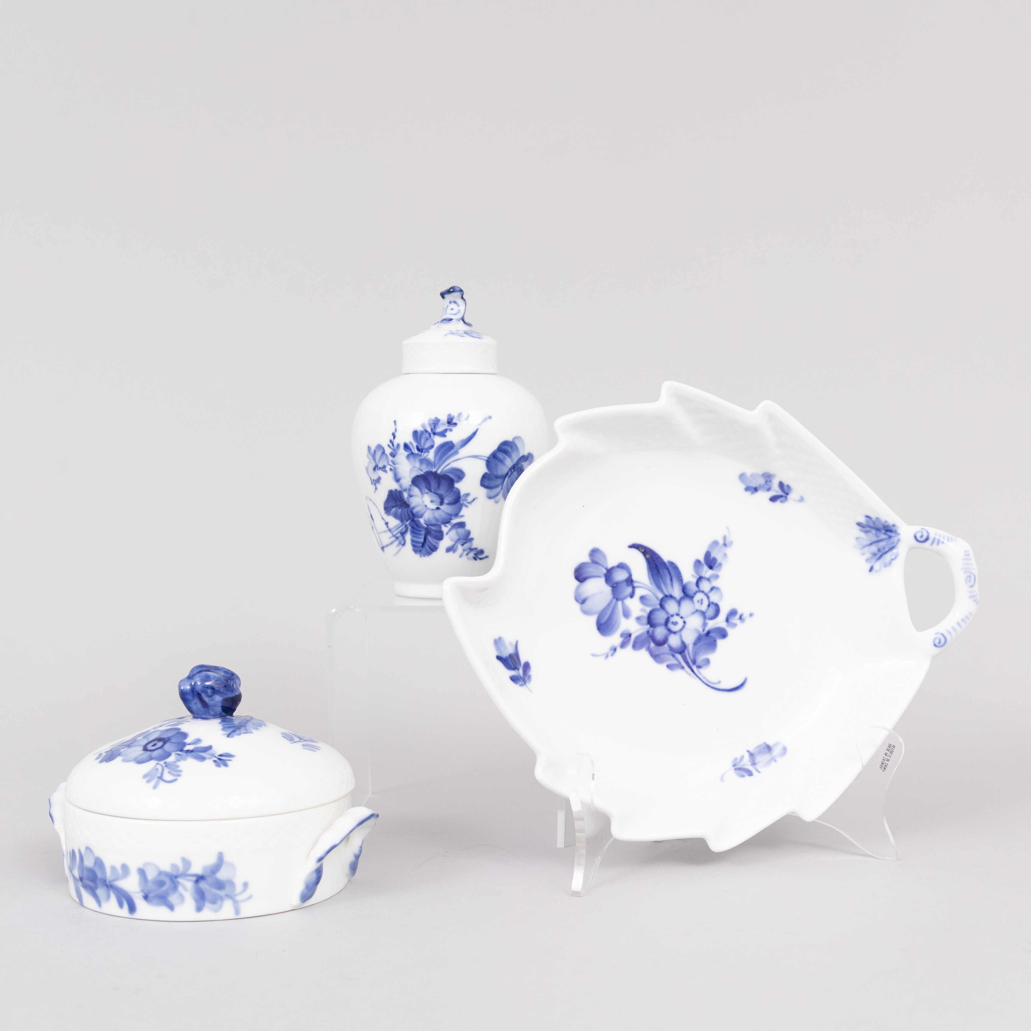 PARTI PORSLIN, 3 delar, Blå blomst, Royal Copenhagen, Denmark.