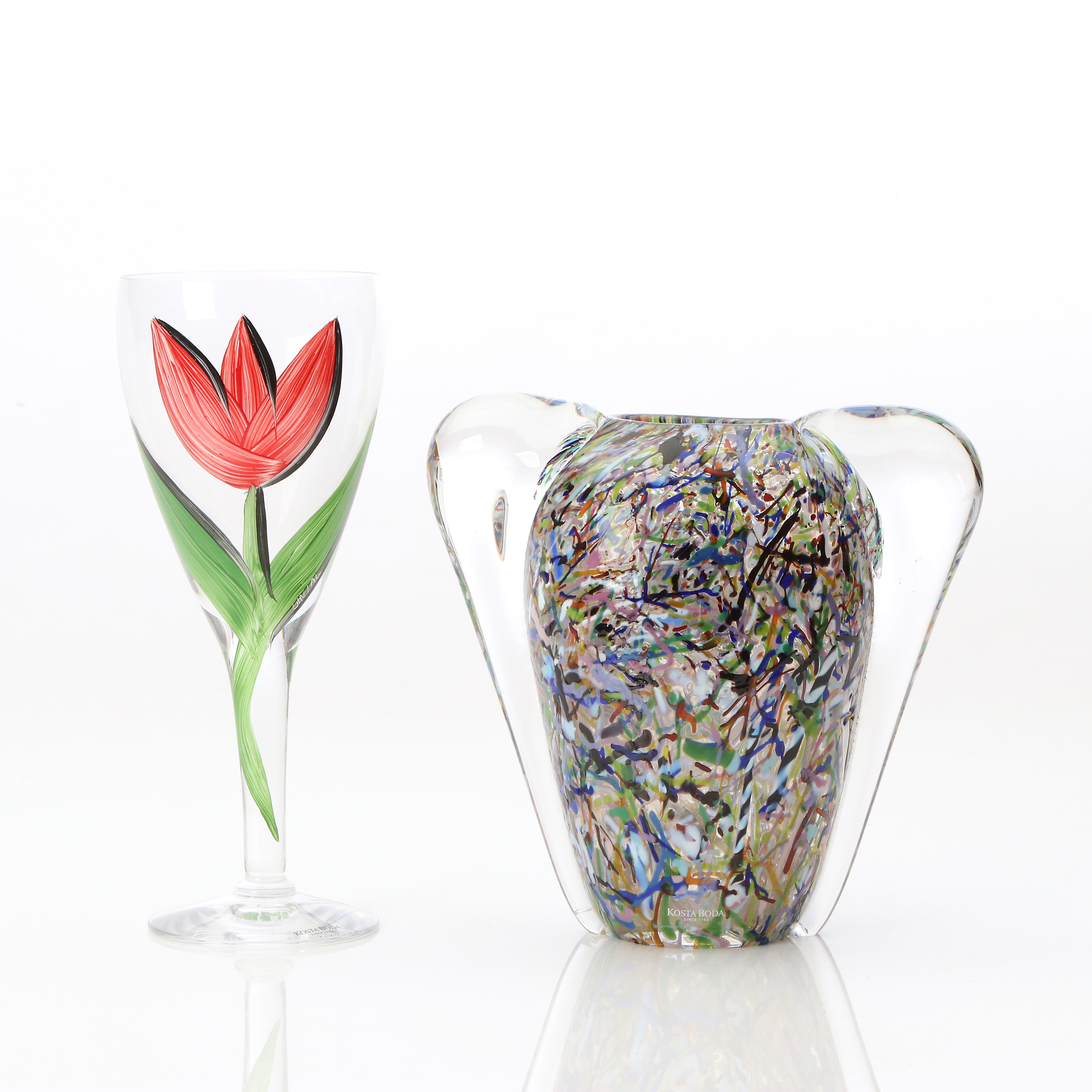 VAS OCH GLAS. Konstglas. Kosta Boda. Bertil Vallien resp. Ulrica Hydman-Vallien. Vasen signerad undertill.