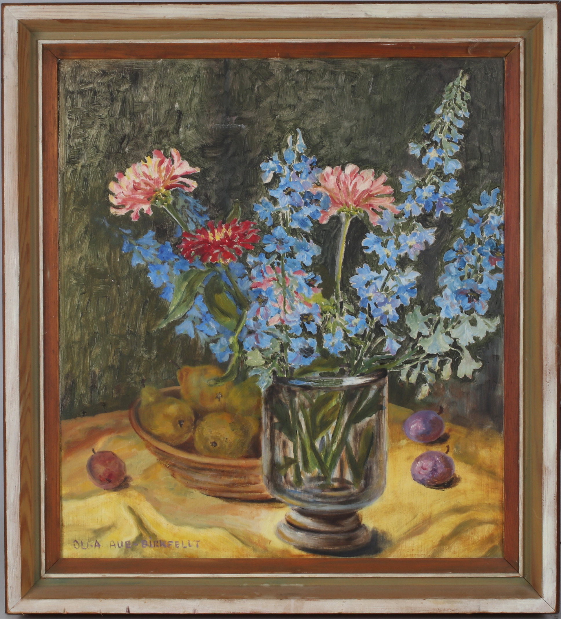 OLGA AUE-BIRKFELDT. Blomsterstilleben, olja på pannå, signerad.