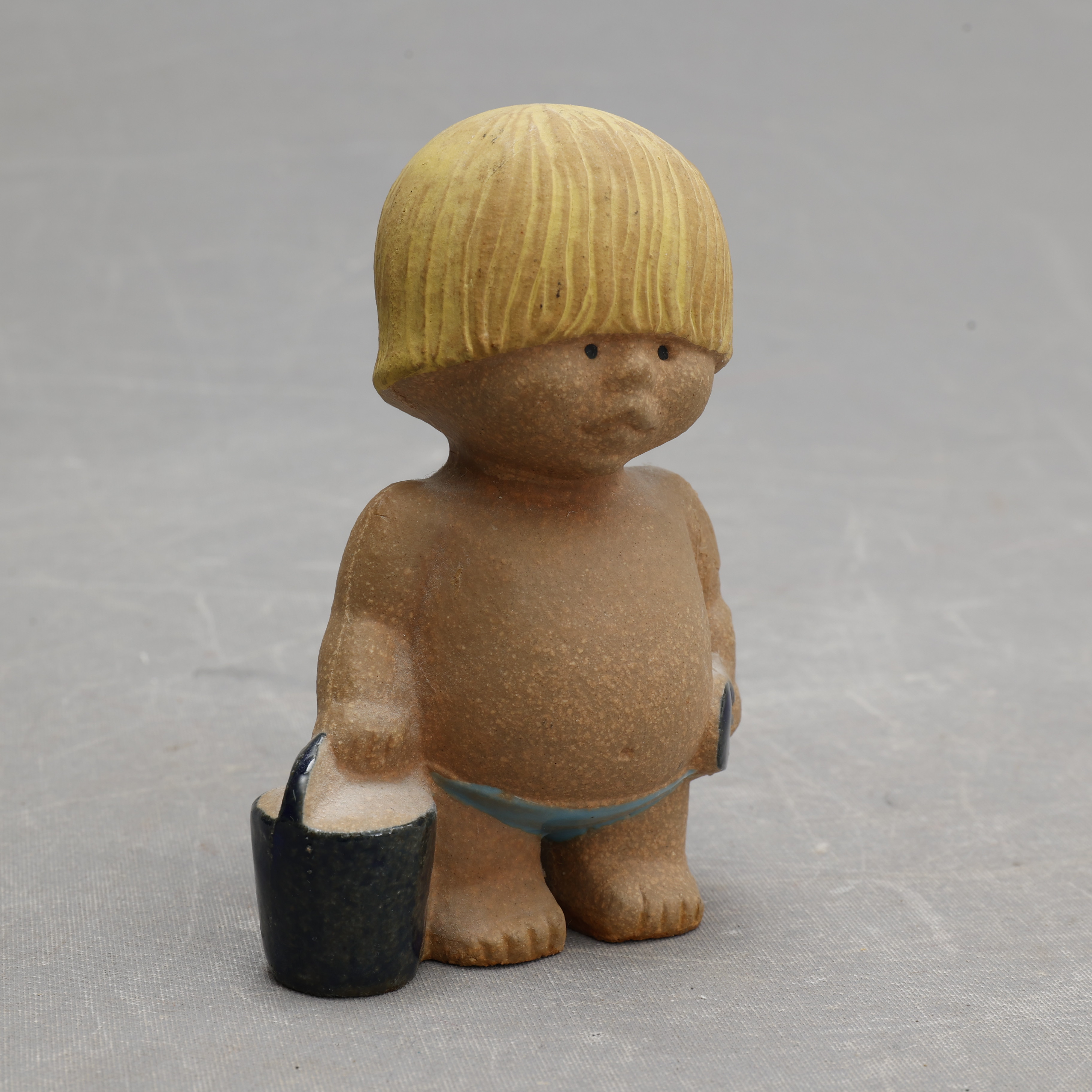 LISA LARSON. FIGURIN, " Väst ", ur serien " all världens barn ", stengods , signerad, Gustavsberg.