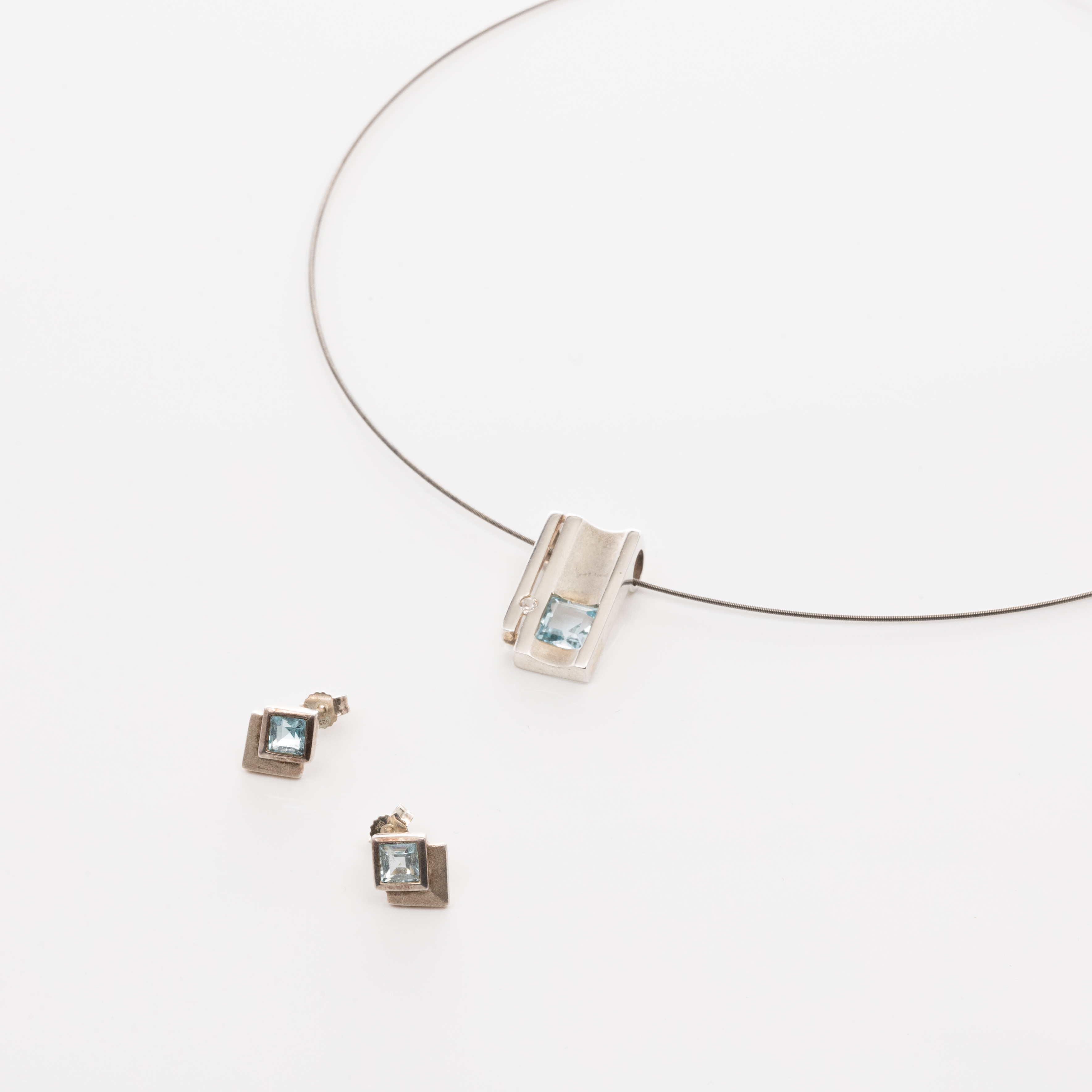 SMYCKESET, Sterlingsilver, Blå topazer, cubic zirkoner.