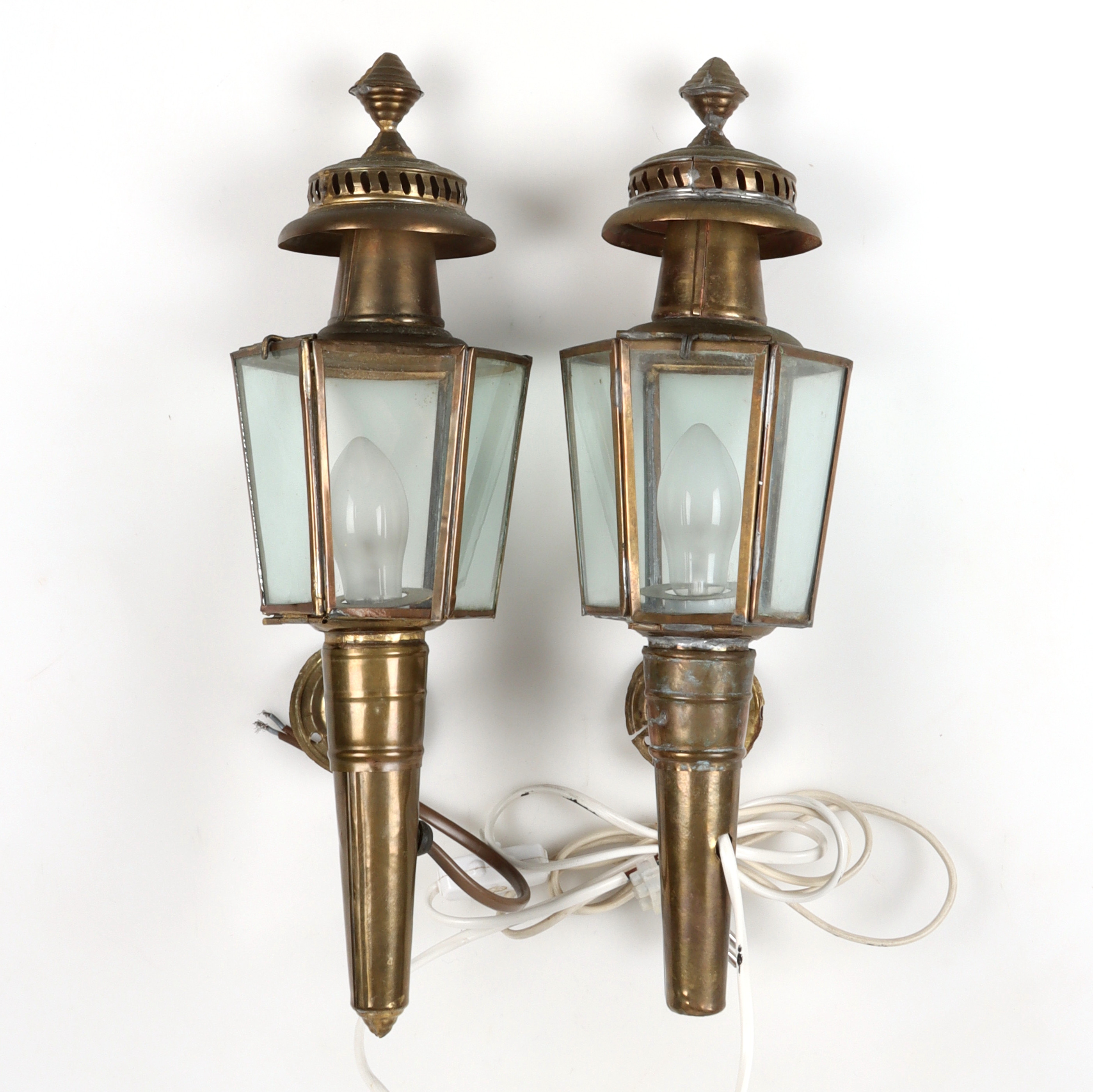 VAGNSLYKTOR, 2 st, mässing, glas, 1900-tal.