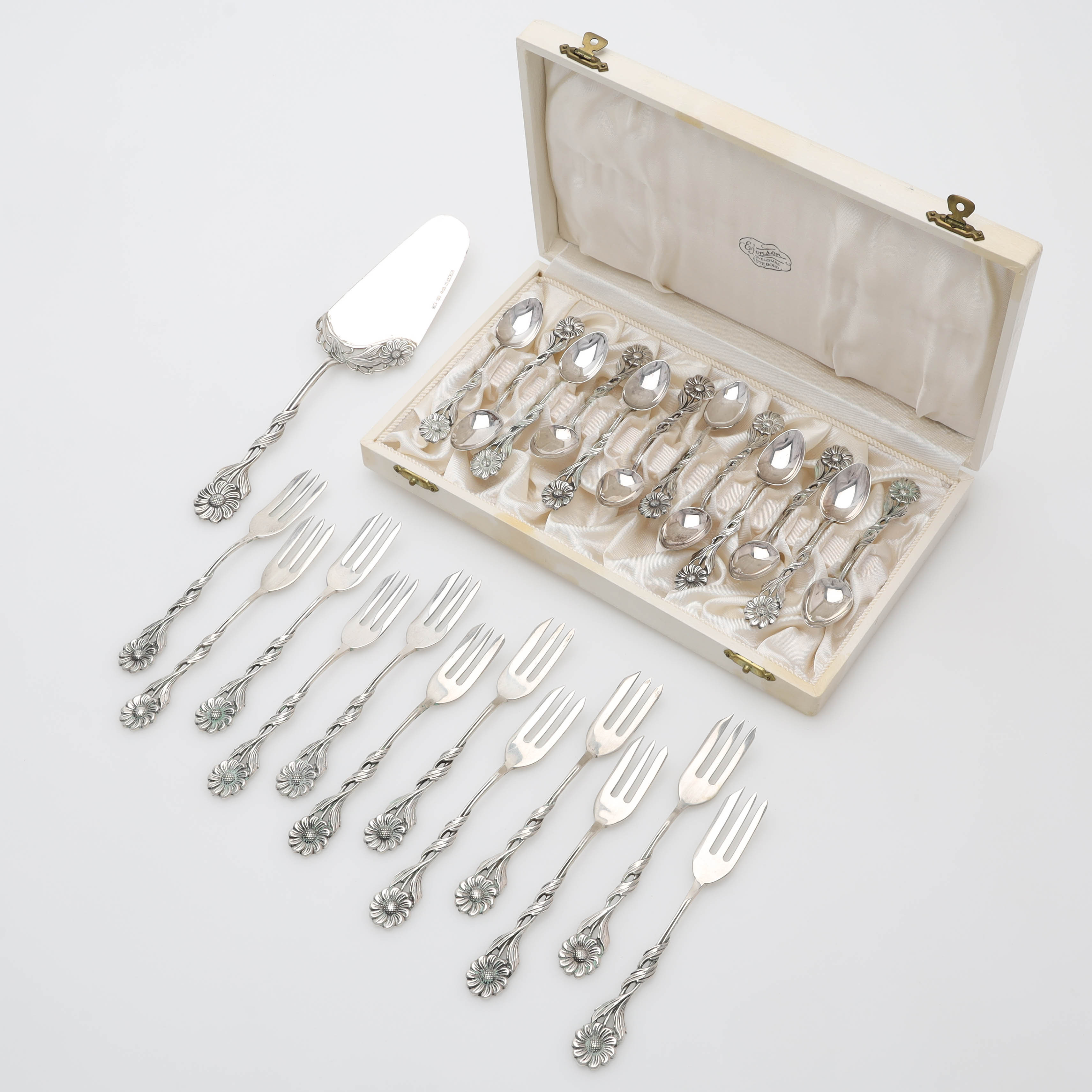 SAMLING BESTICK, 25 delar, silver, genombruten floral dekor, GEWE, Malmö.