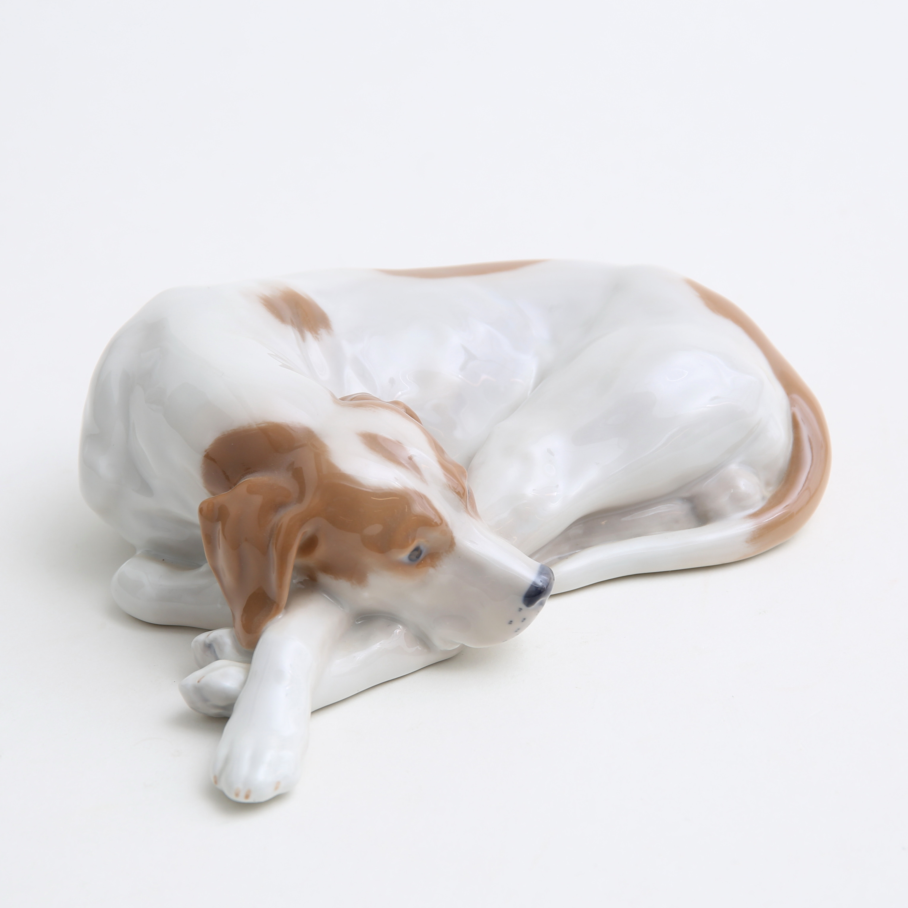LAURITZ JENSEN. Figurin, Pointer, nr. 1634, Royal Copenhagen.