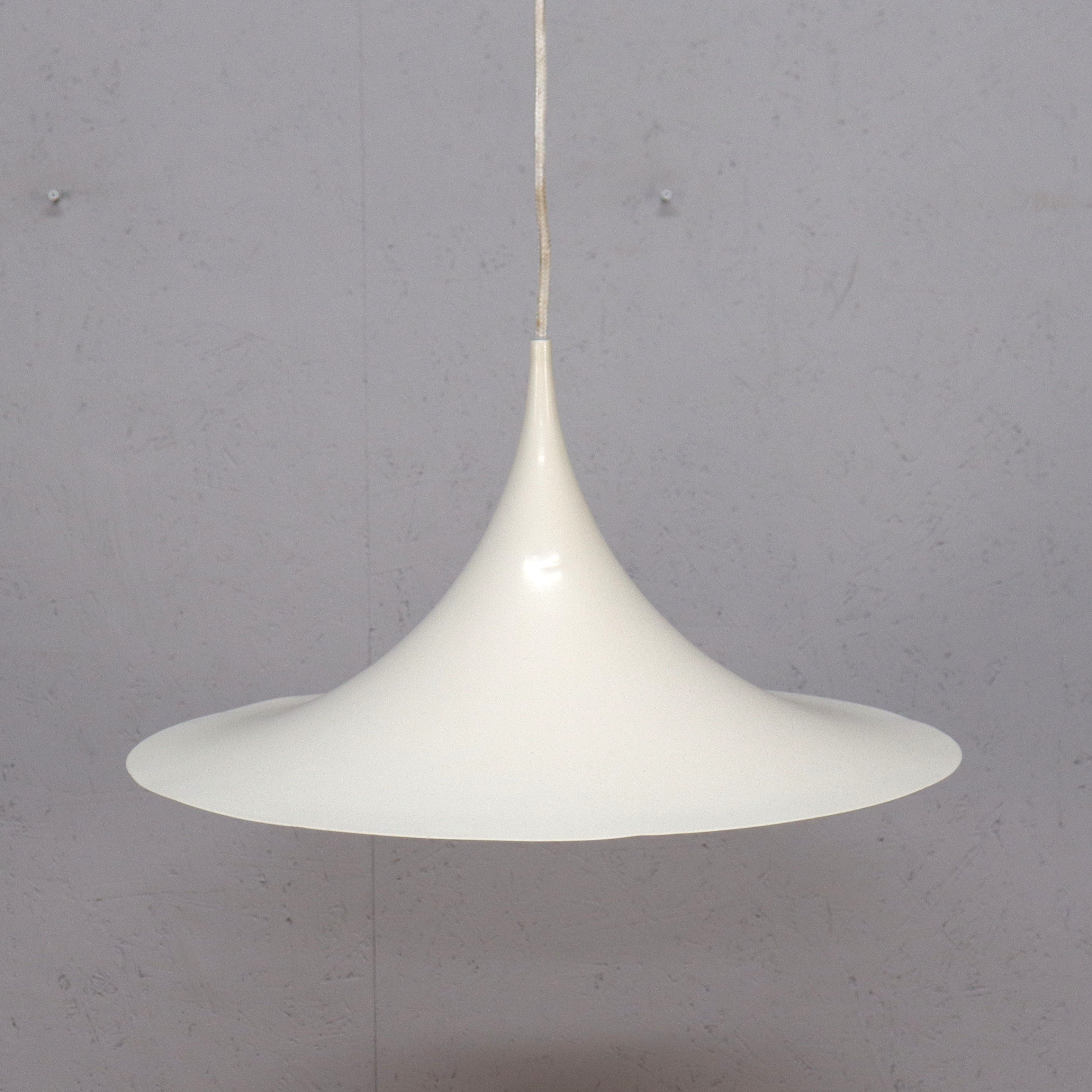 CLAUS BONDERUP OCH TORSTEN THORUP. taklampa, "Semi pendel", plåt, Ikea. 1960/70.