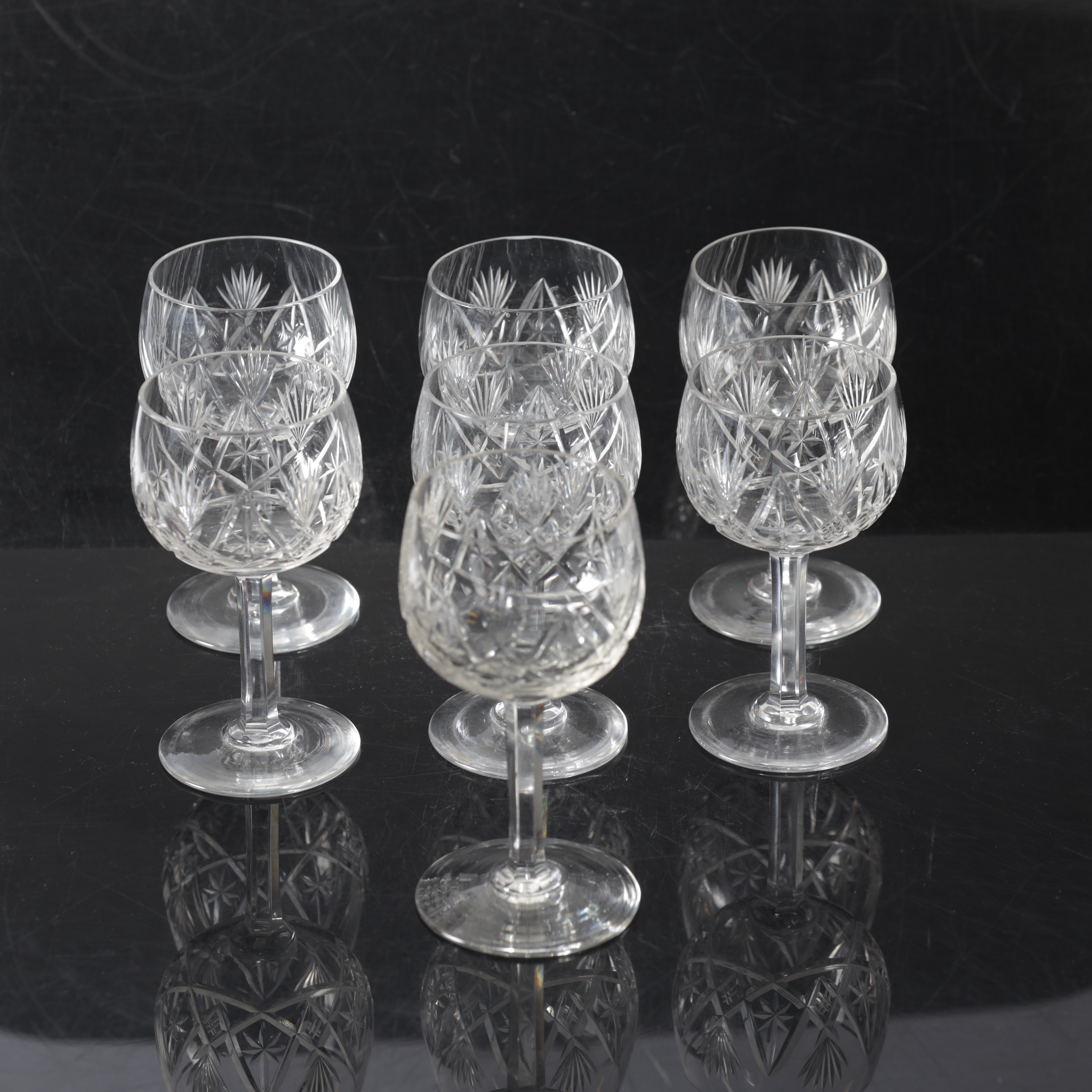 GLAS, 7 st. Slipad dekor, 1900-tal.