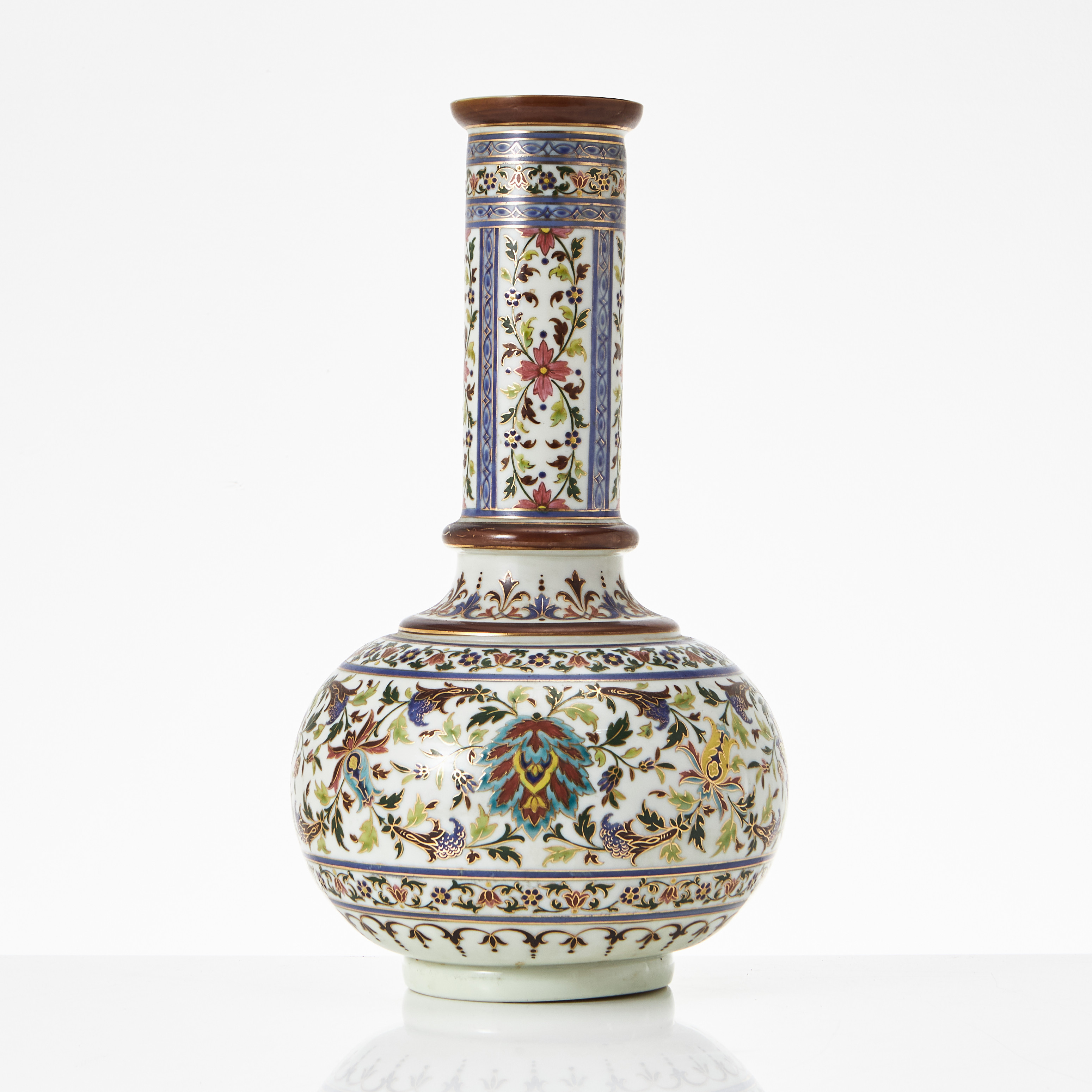 VAS, opalinglas, troligen Frankrike, 1900-tal, polykrom orientaliserande dekor, detaljer i guld.
