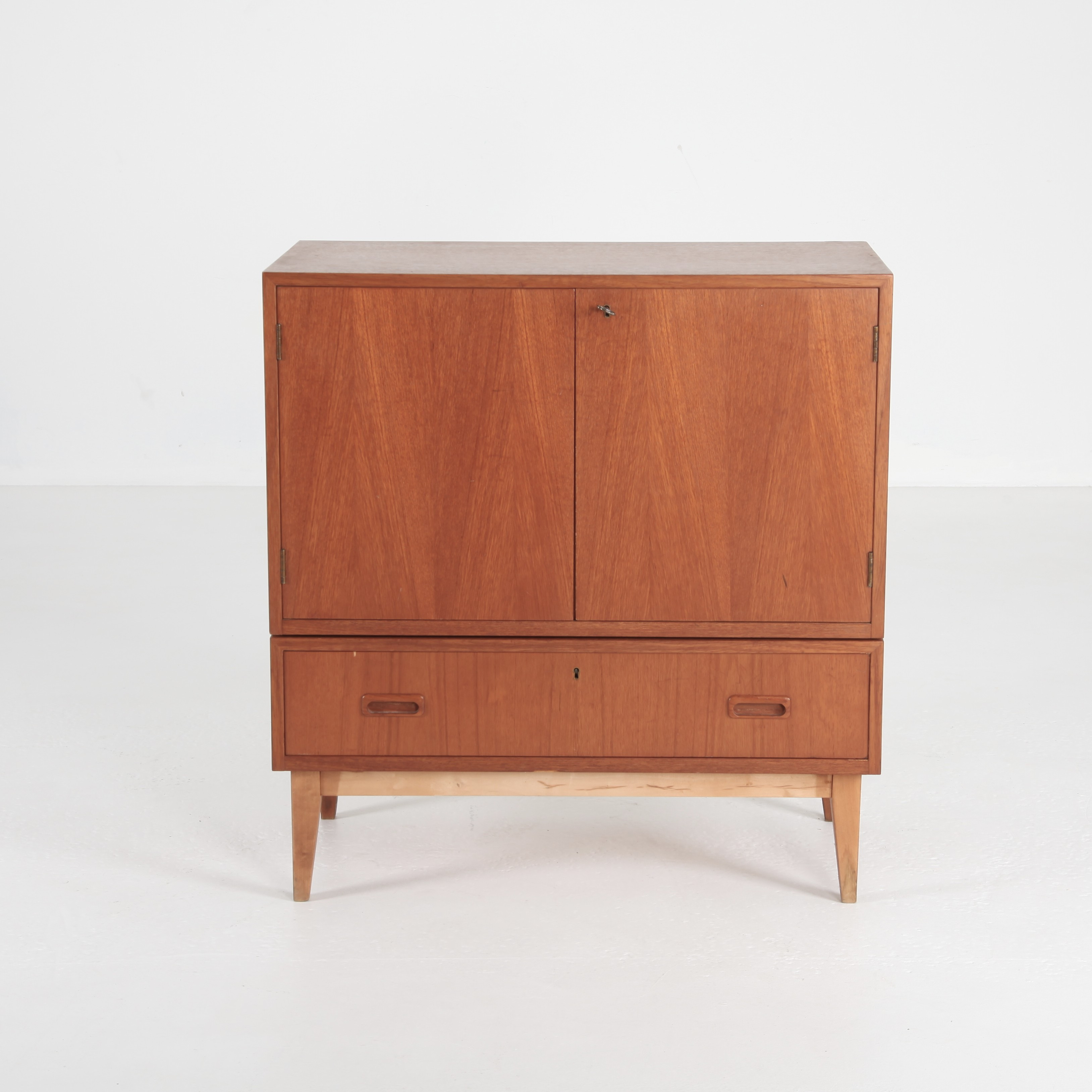 SKÅP MED LÅDA, teak, Sverige 1960-tal.