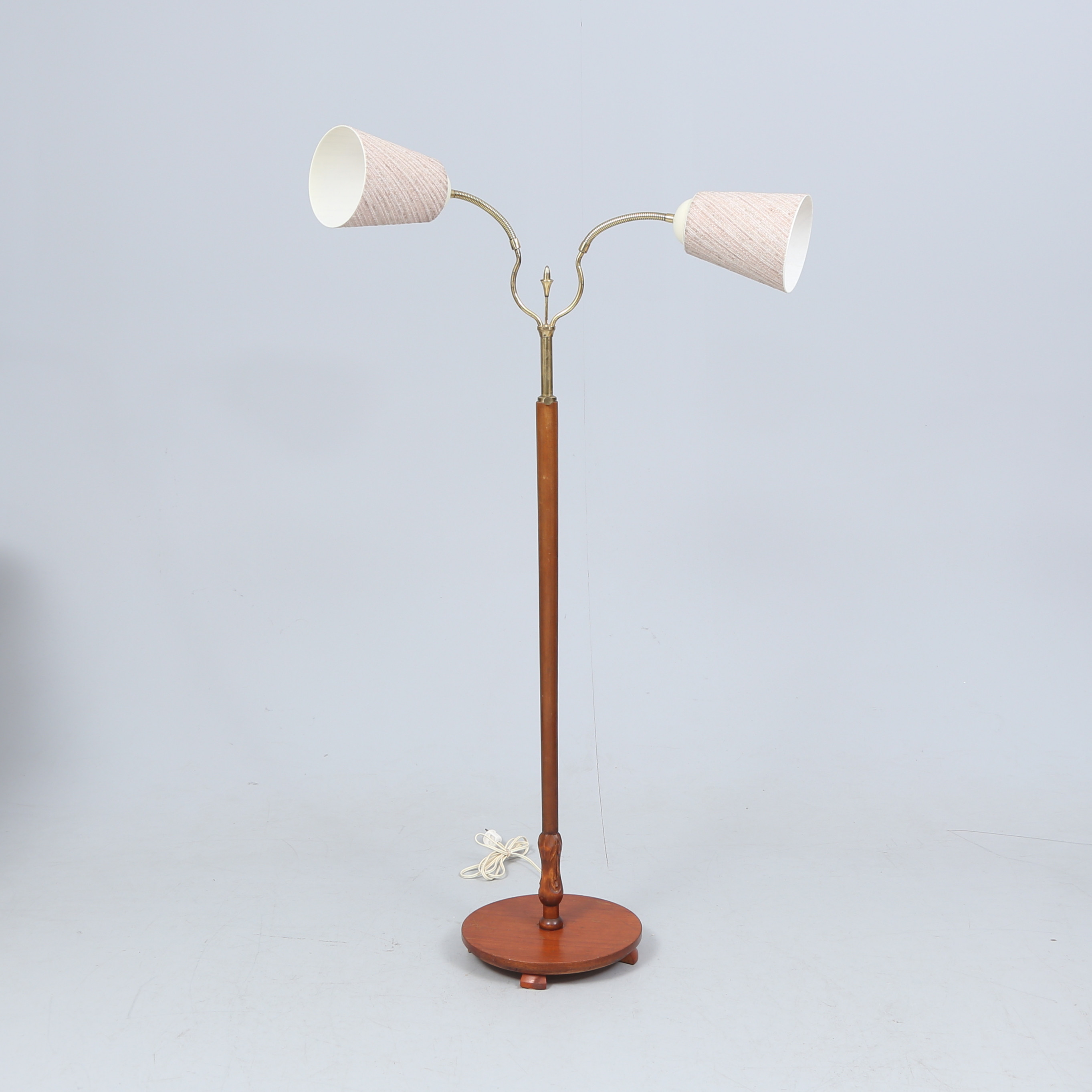 GOLVLAMPA, 2 armar, 1940/50-tal.