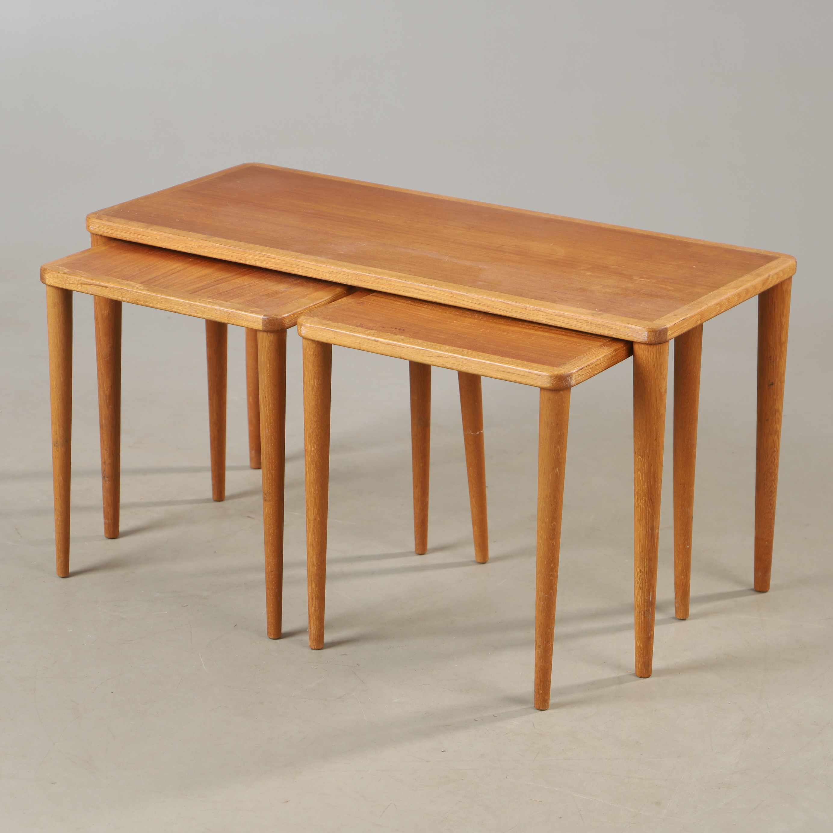 SATSBORD, 3 delar, teak och ek, 1900-talets mitt.