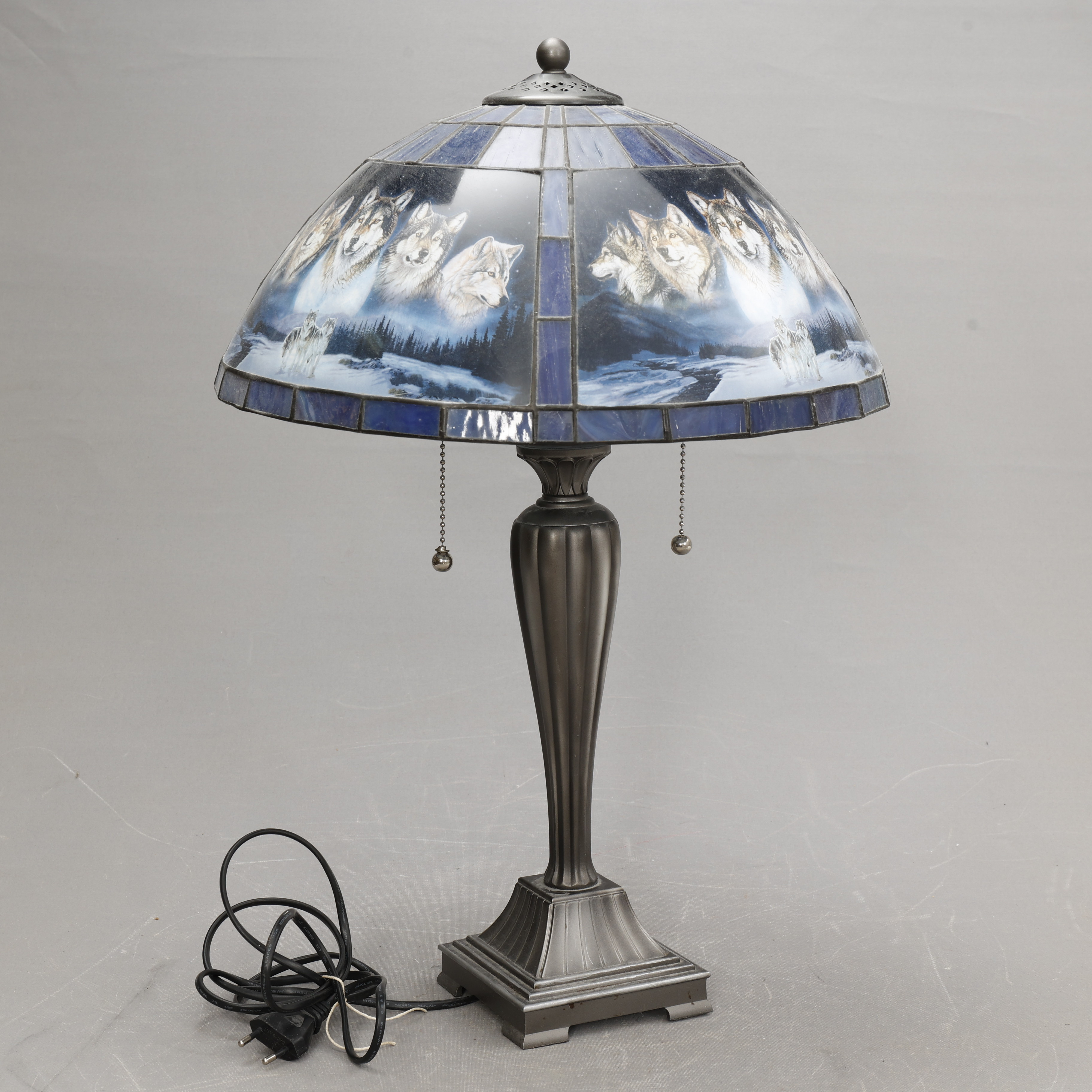 BORDSLAMPA, glas/metall, Tiffany-stil.