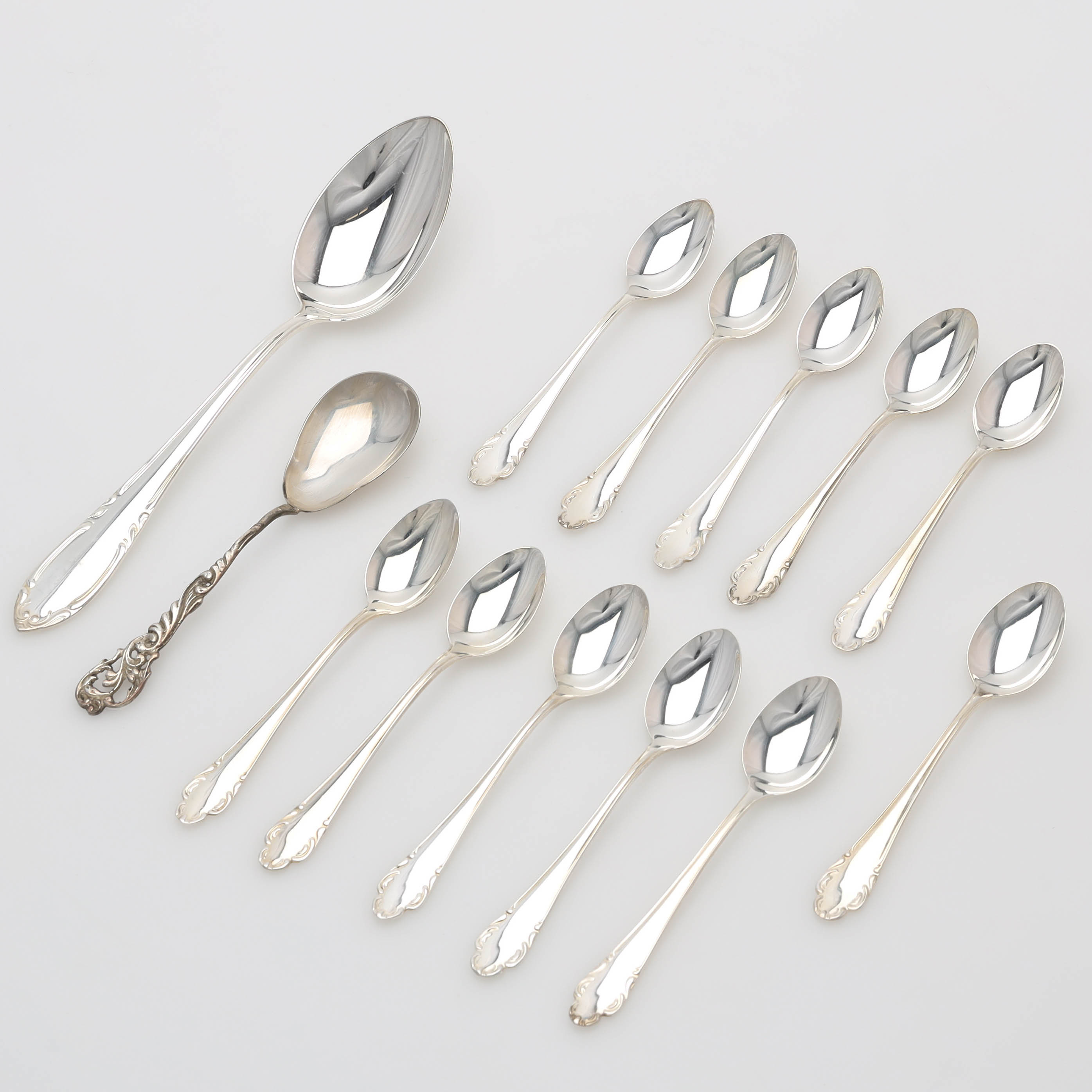 SKEDAR, 11 st, silver, bland annat "Haga", vikt 174 gram.