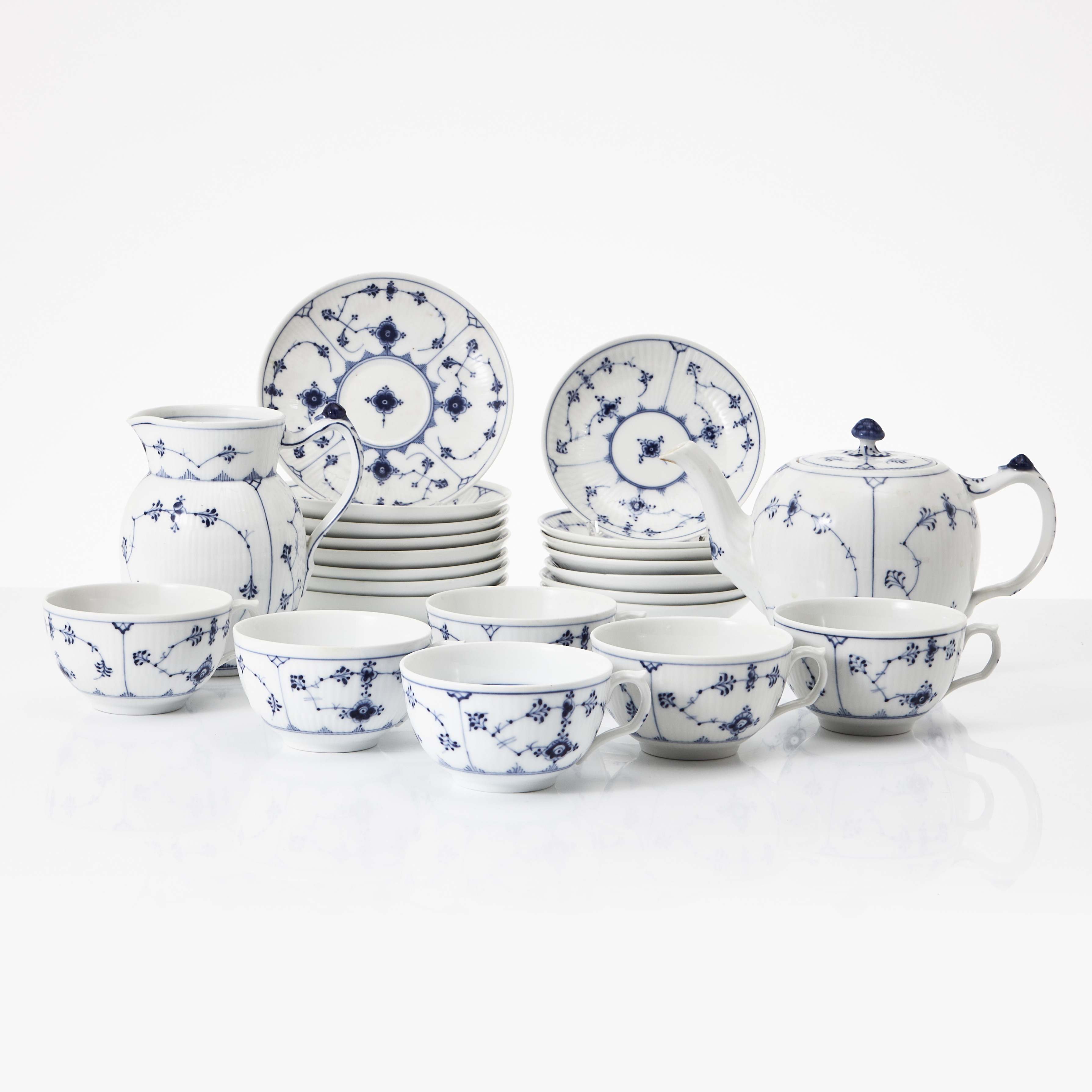 TESERVIS, 16 dlr., Royal Copenhagen, "Musselmalet".