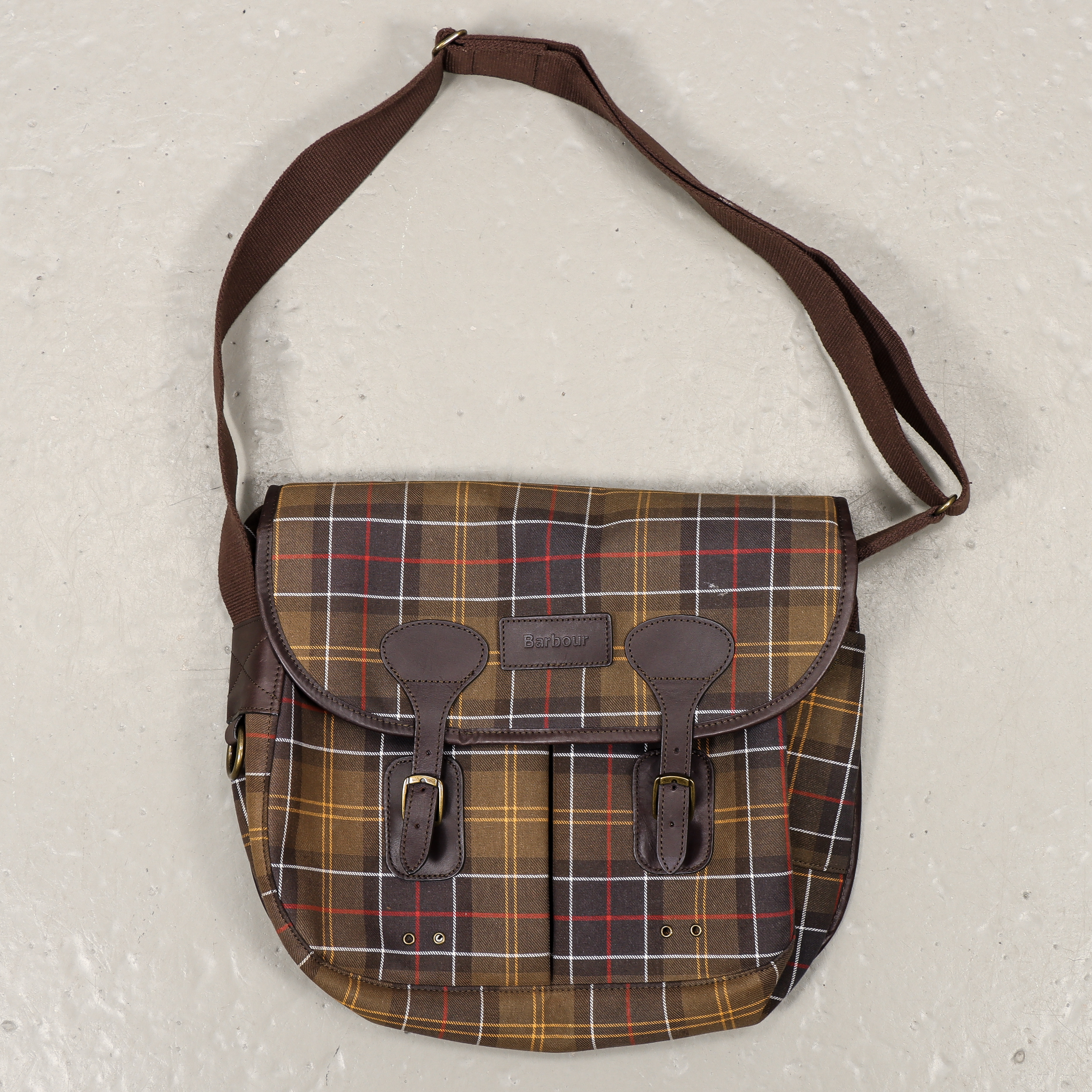 BARBOUR "Tarras" väska.