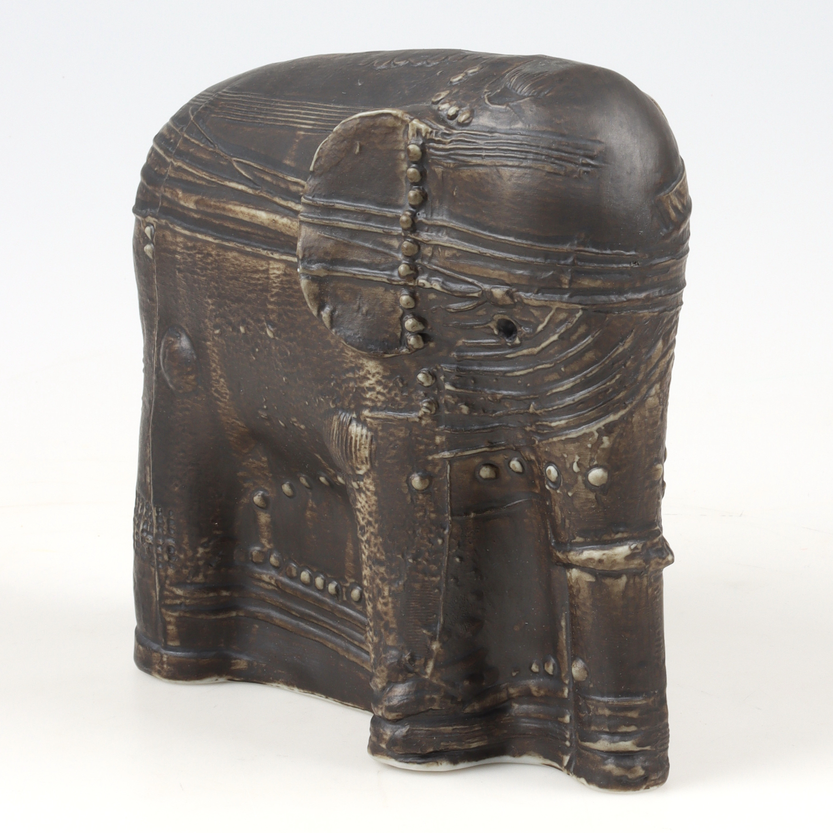 BERTIL VALLIEN. Figurin, "Elefant" ur serien Terra, porslin, Rörstrand.