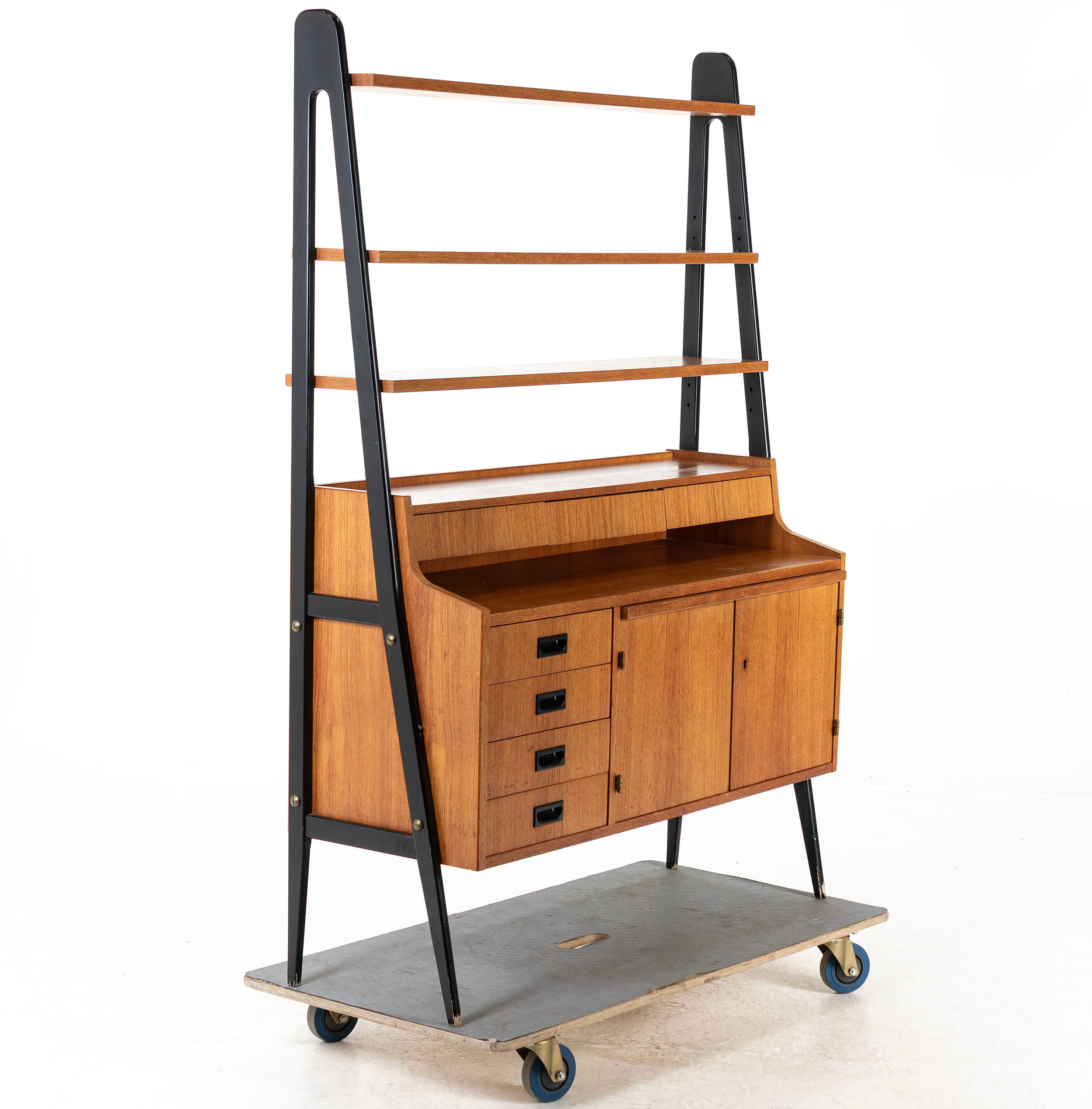 BOKHYLLA, teak med svärtade gavlar, 1960-tal.