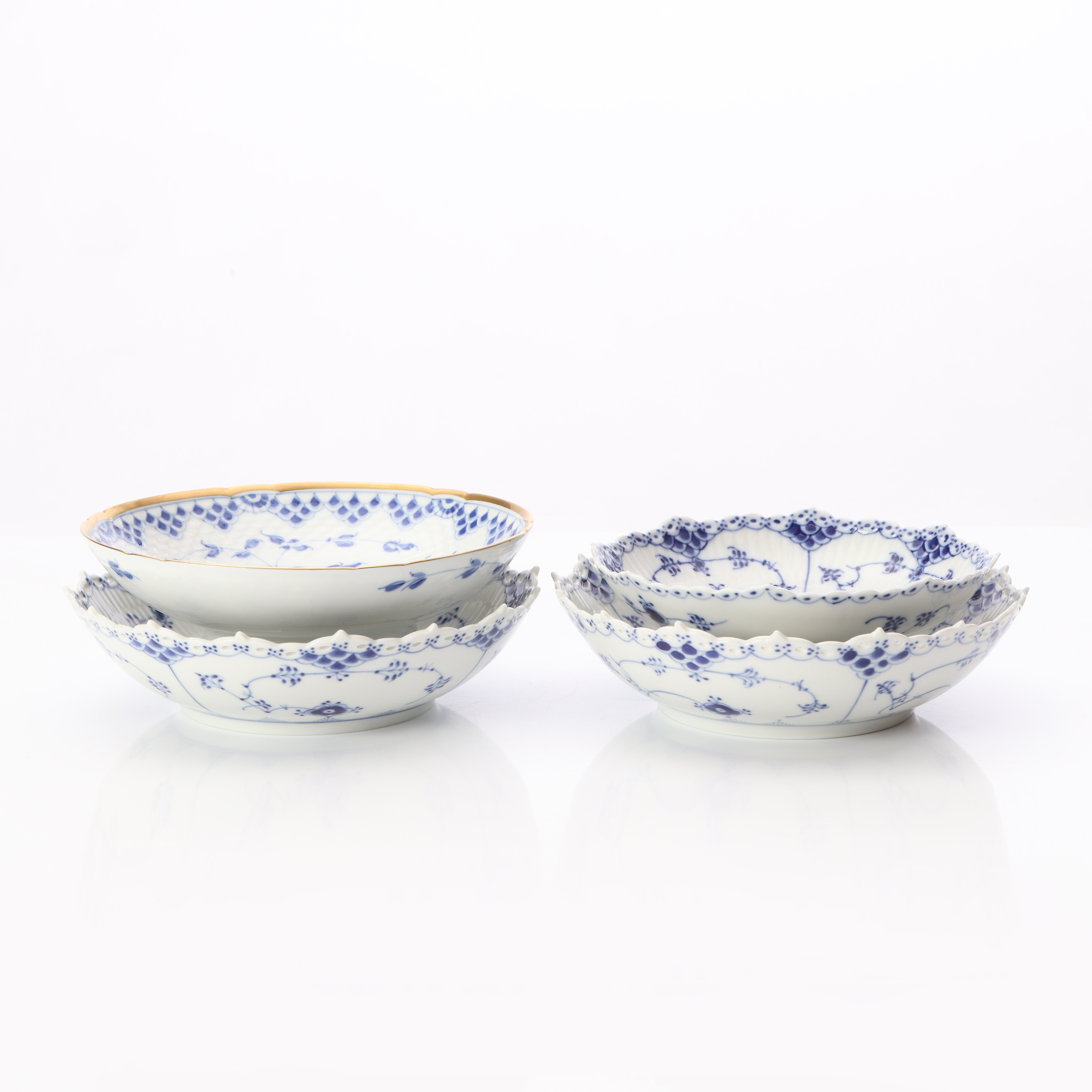 MUSSELMALET, SKÅLAR, TRE ST. Porslin. Royal Copenhagen.