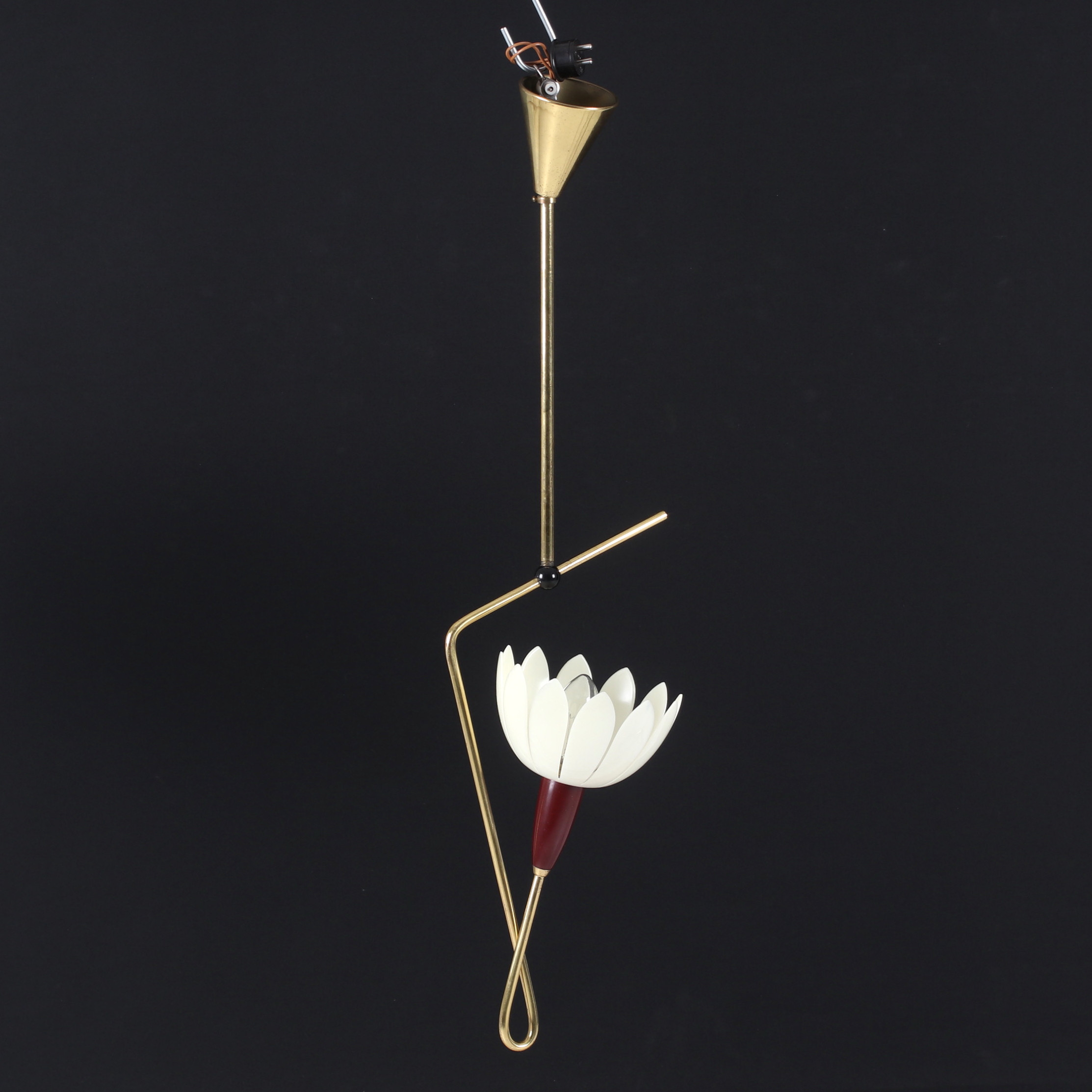 TAKLAMPA, gulmetall och plastskärm, 1900-talets mitt.