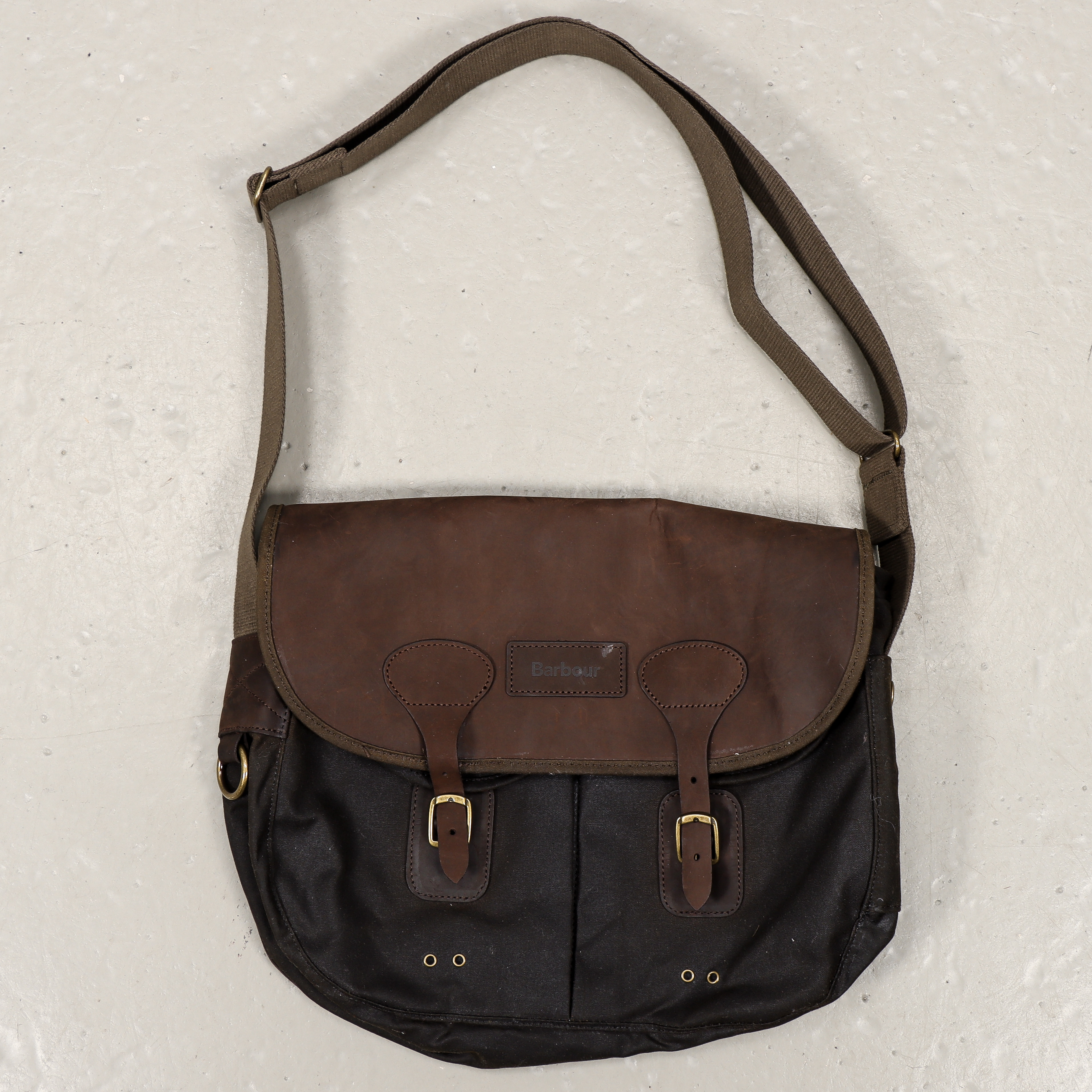 BARBOUR "Tarras" väska.