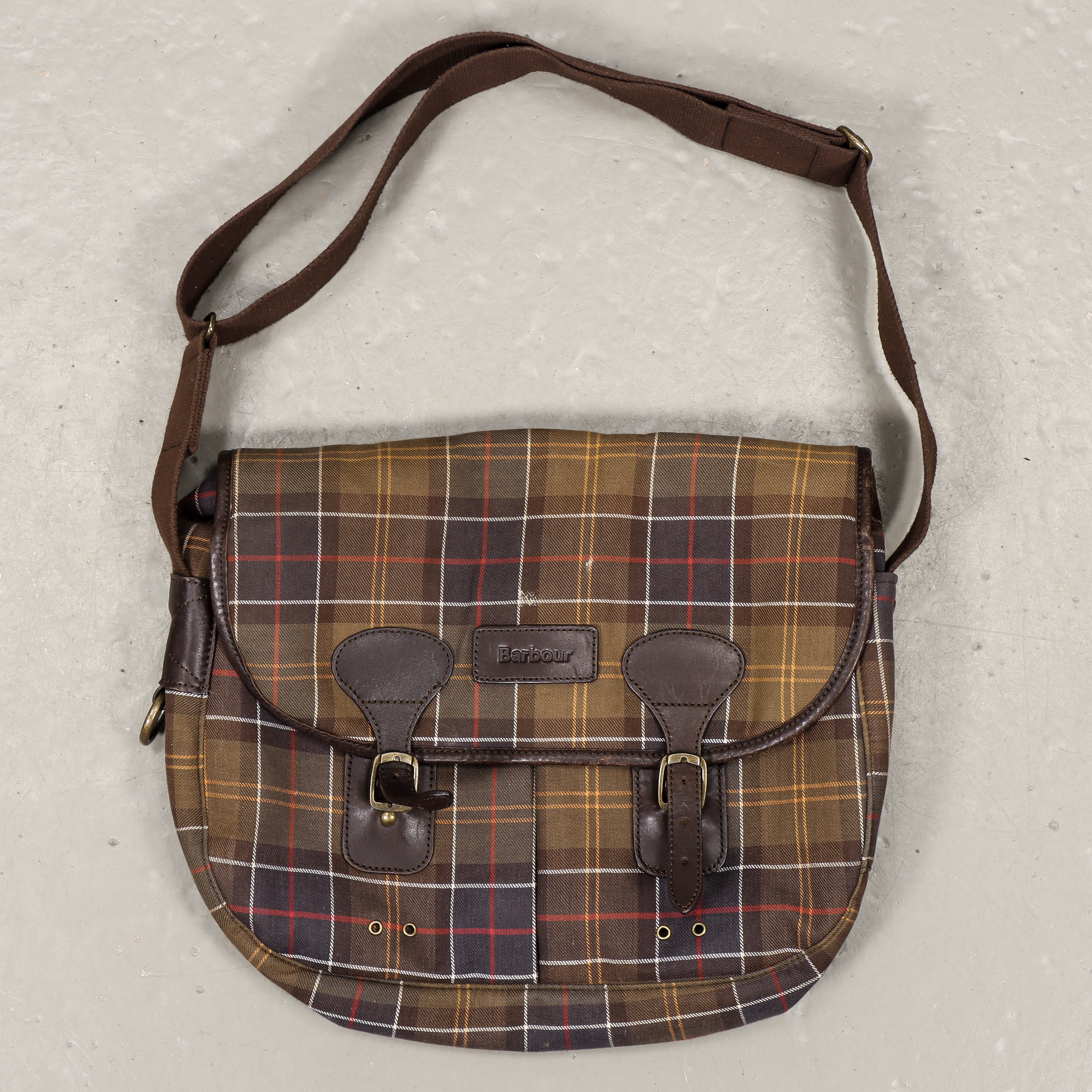 BARBOUR "Tarras" väska.