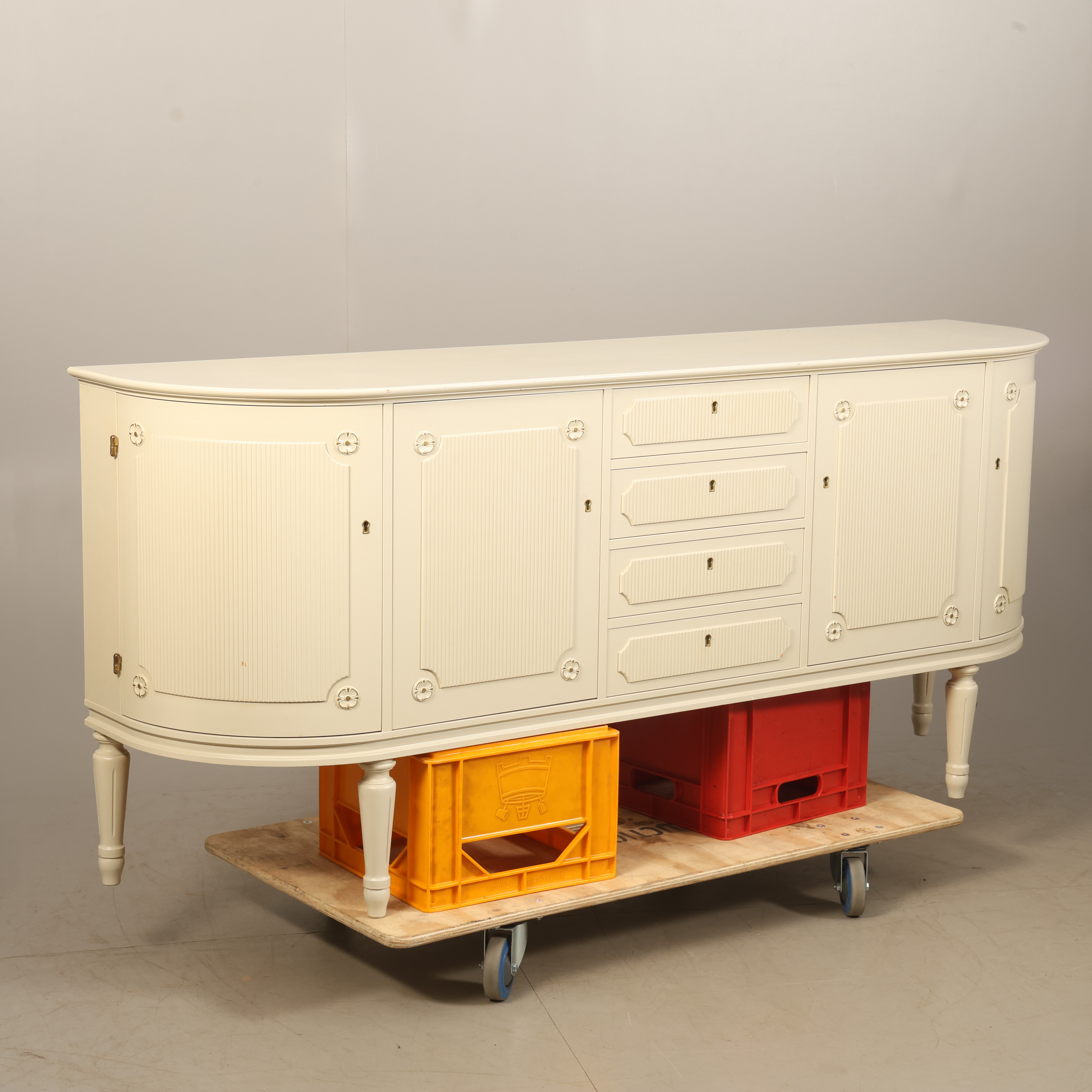 SIDEBOARD, Gustaviansk stil.