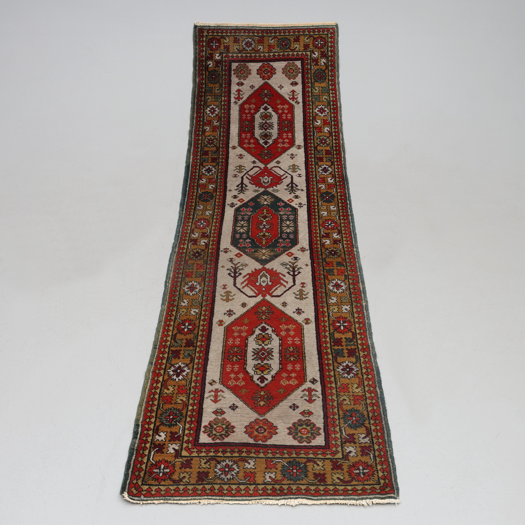 HANDKNUTEN MATTA, Orientalisk, gallerimodell, ca 290 x 85cm.